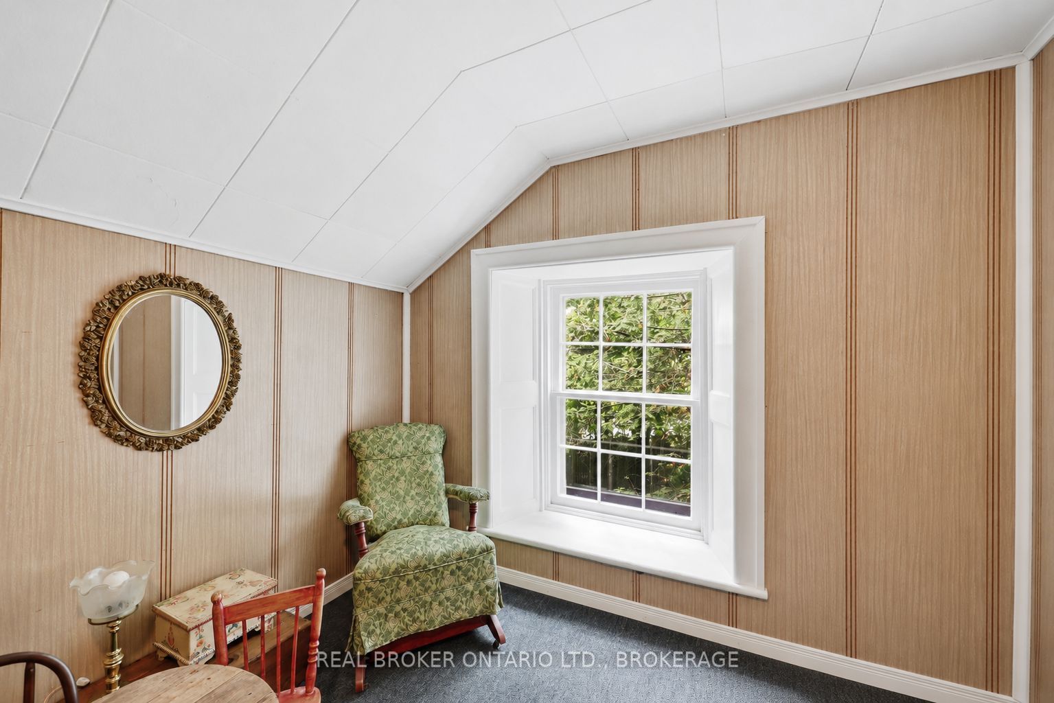 595 King Street E Property Photo 22
