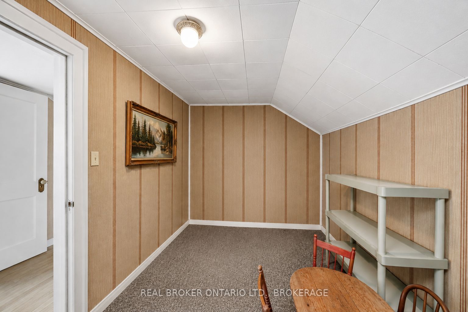 595 King Street E Property Photo 23