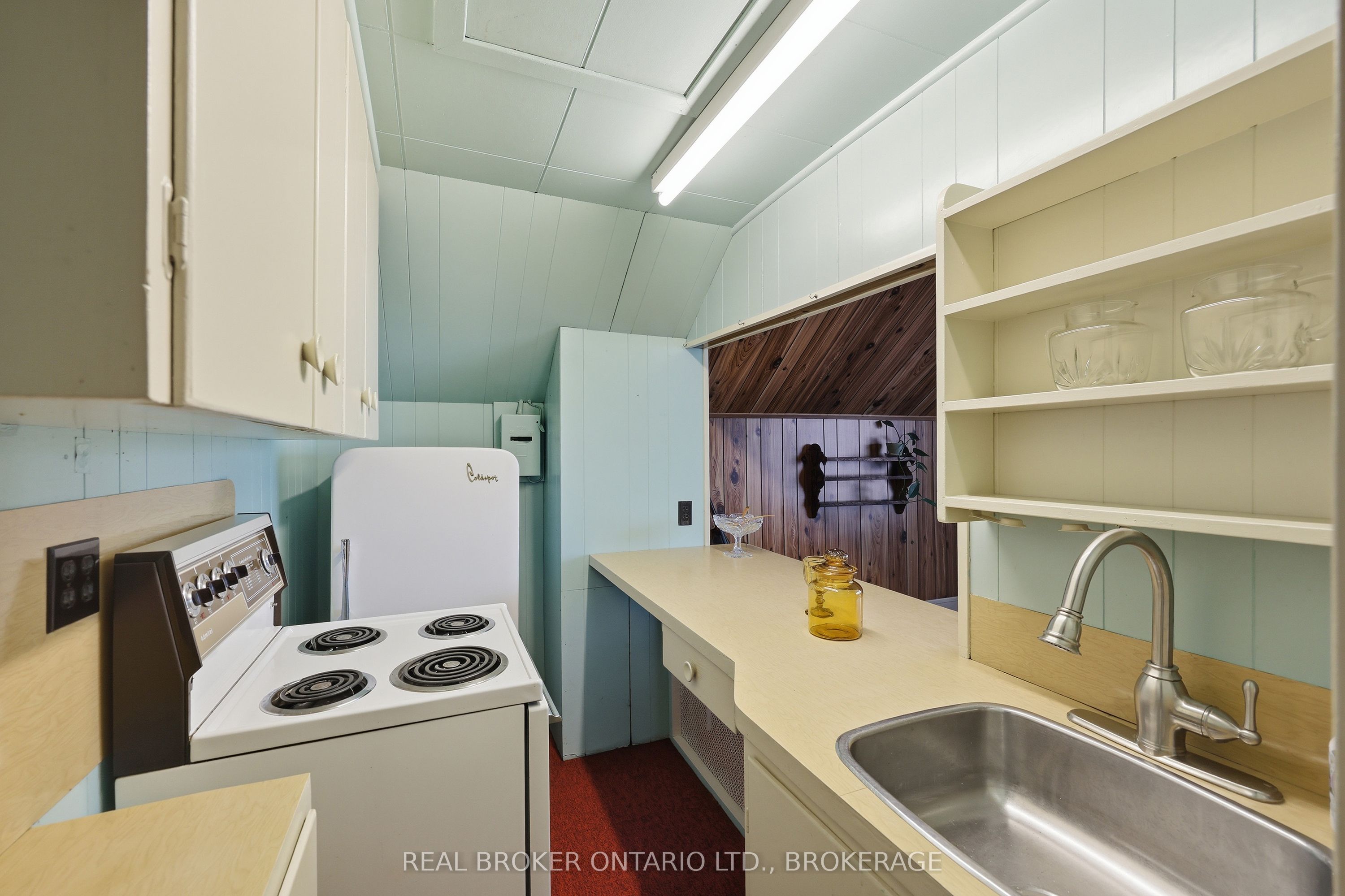 595 King Street E Property Photo 25