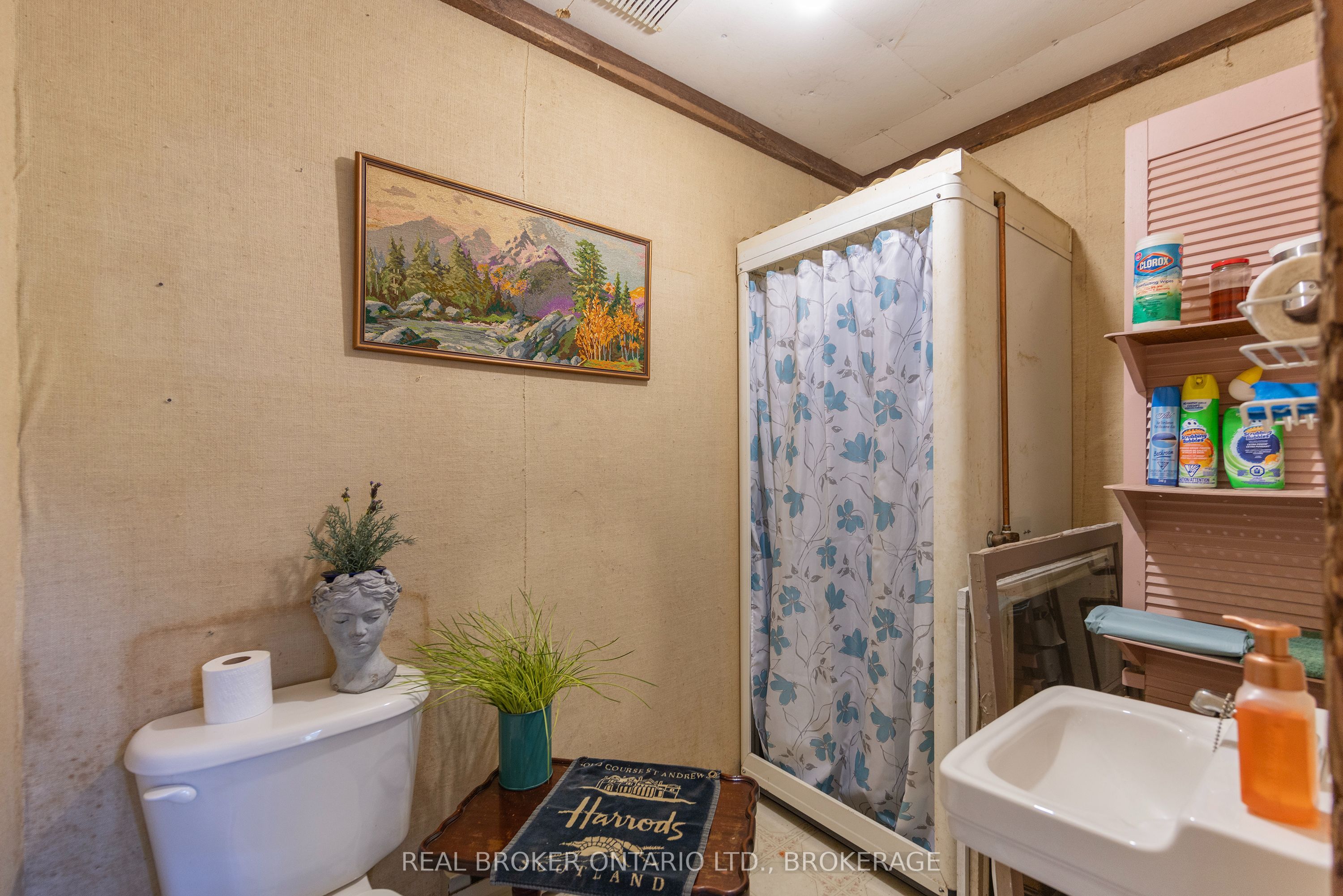 595 King Street E Property Photo 41