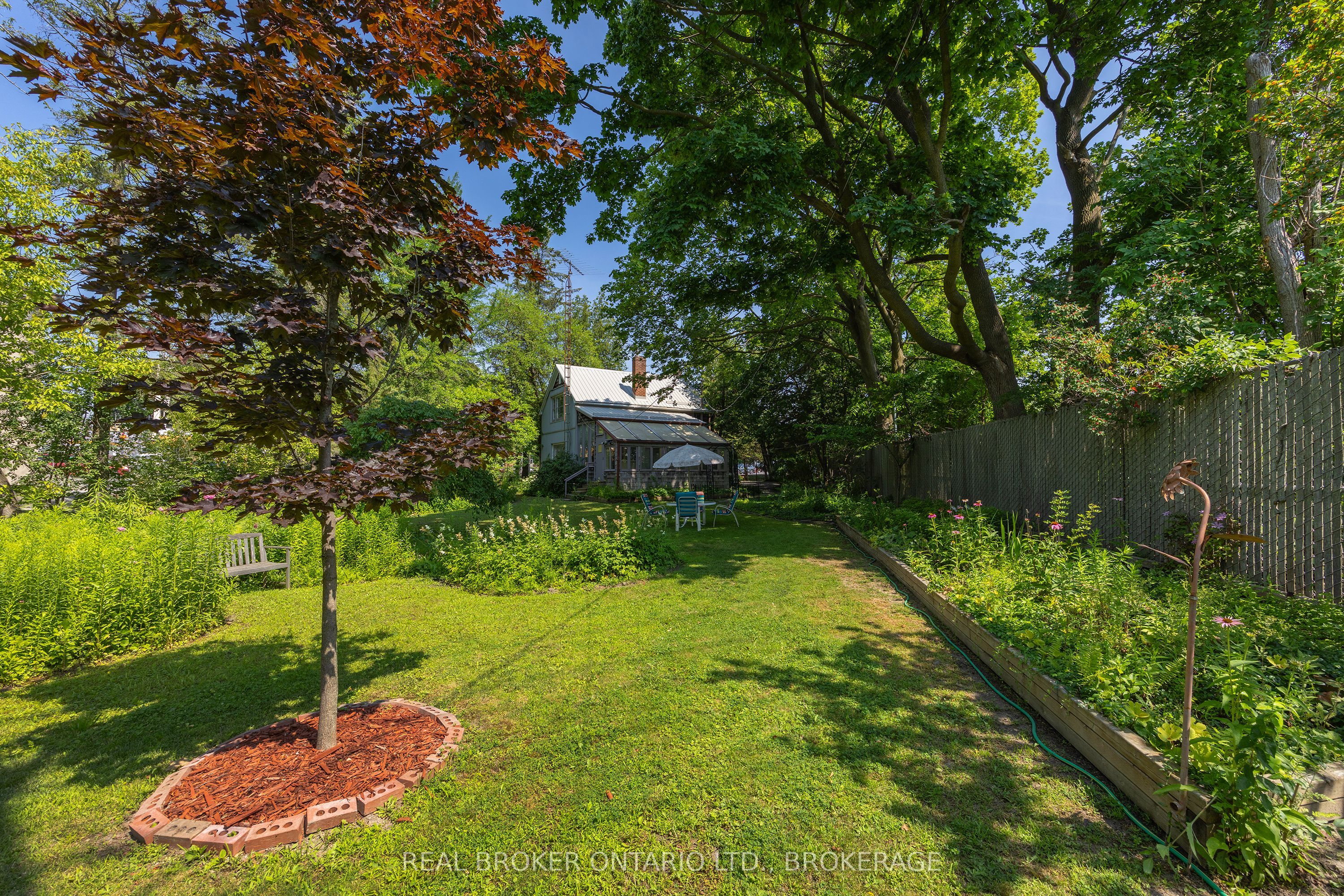 595 King Street E Property Photo 44