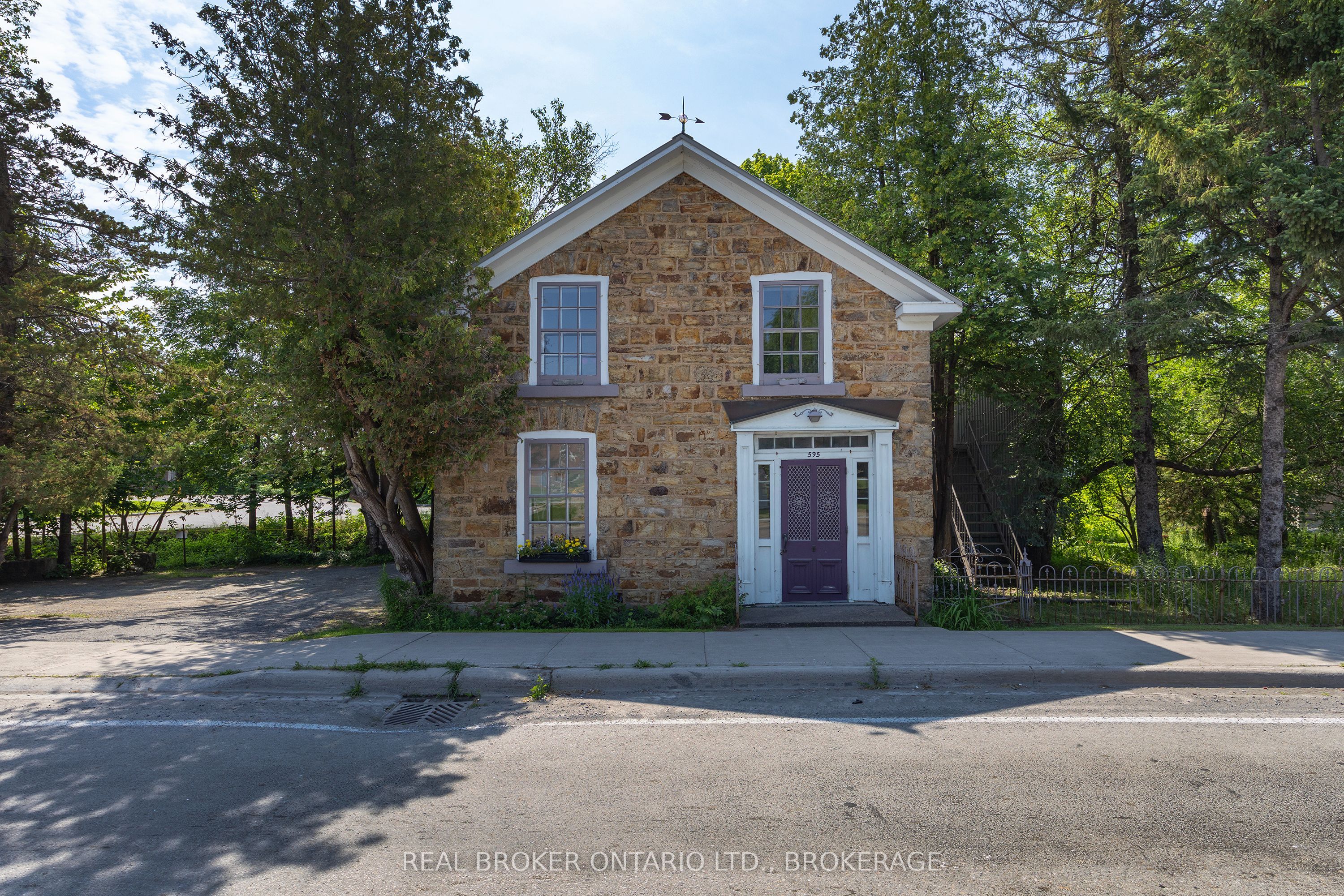 595 King Street E Property Photo 50