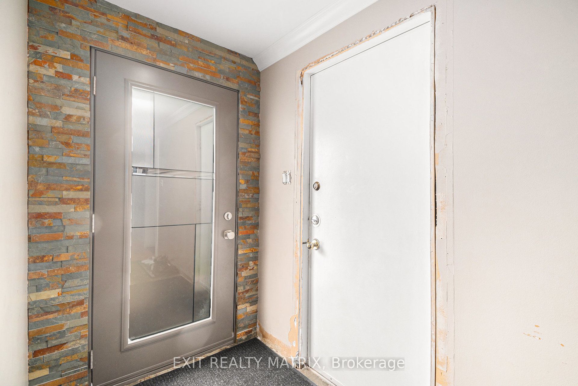 489 Rougemount Crescent Property Photo 2