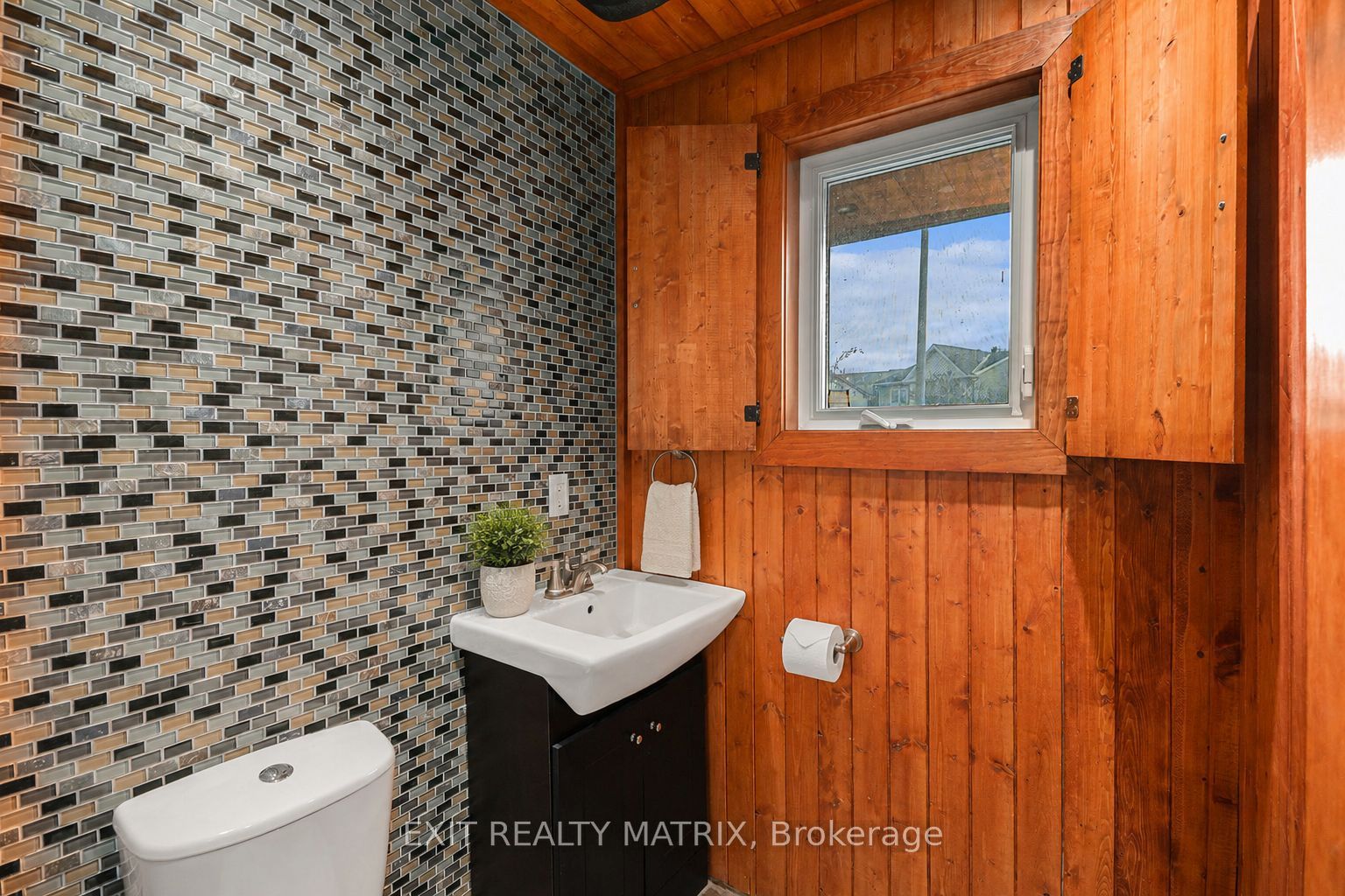 489 Rougemount Crescent Property Photo 8