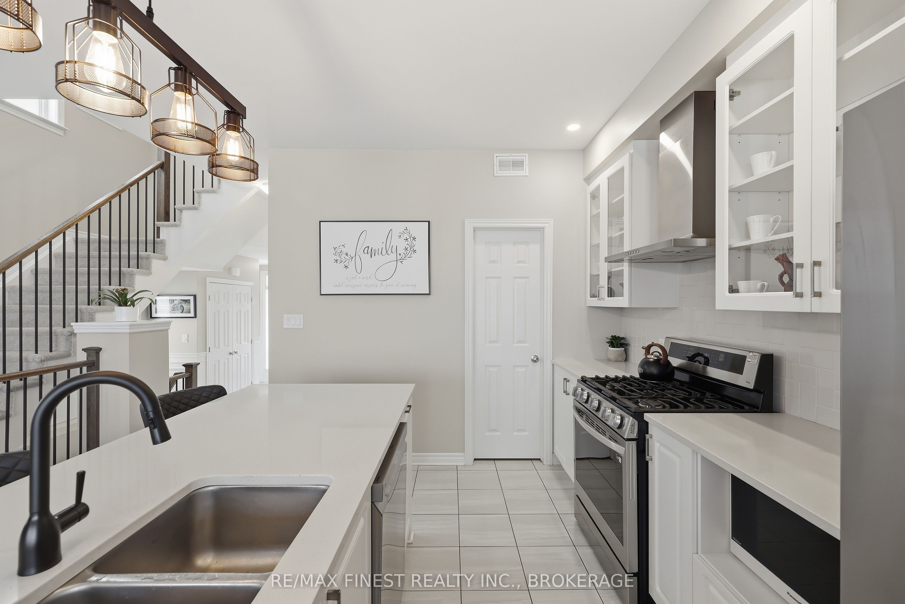 1689 Tenley Drive Property Photo 12