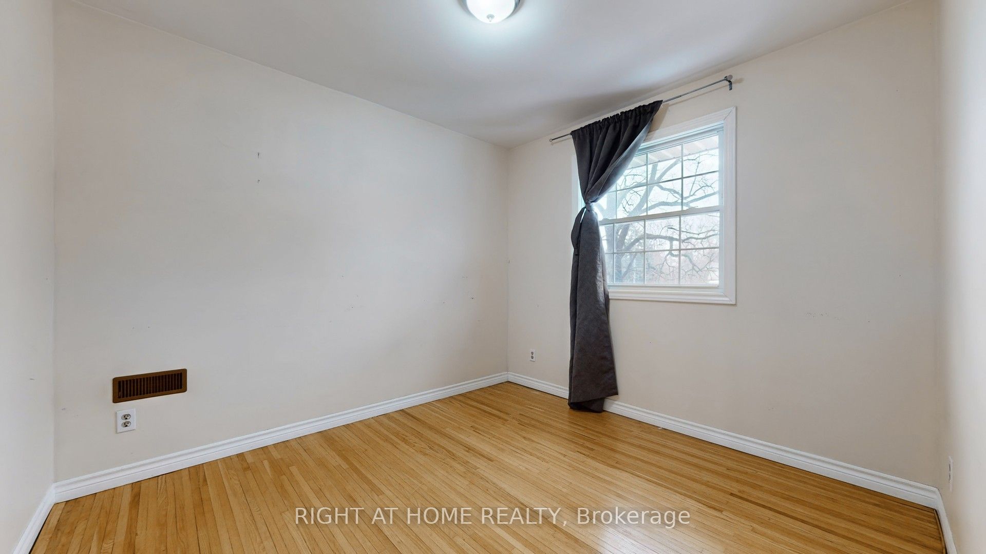 301 Garner Road E Property Photo 32