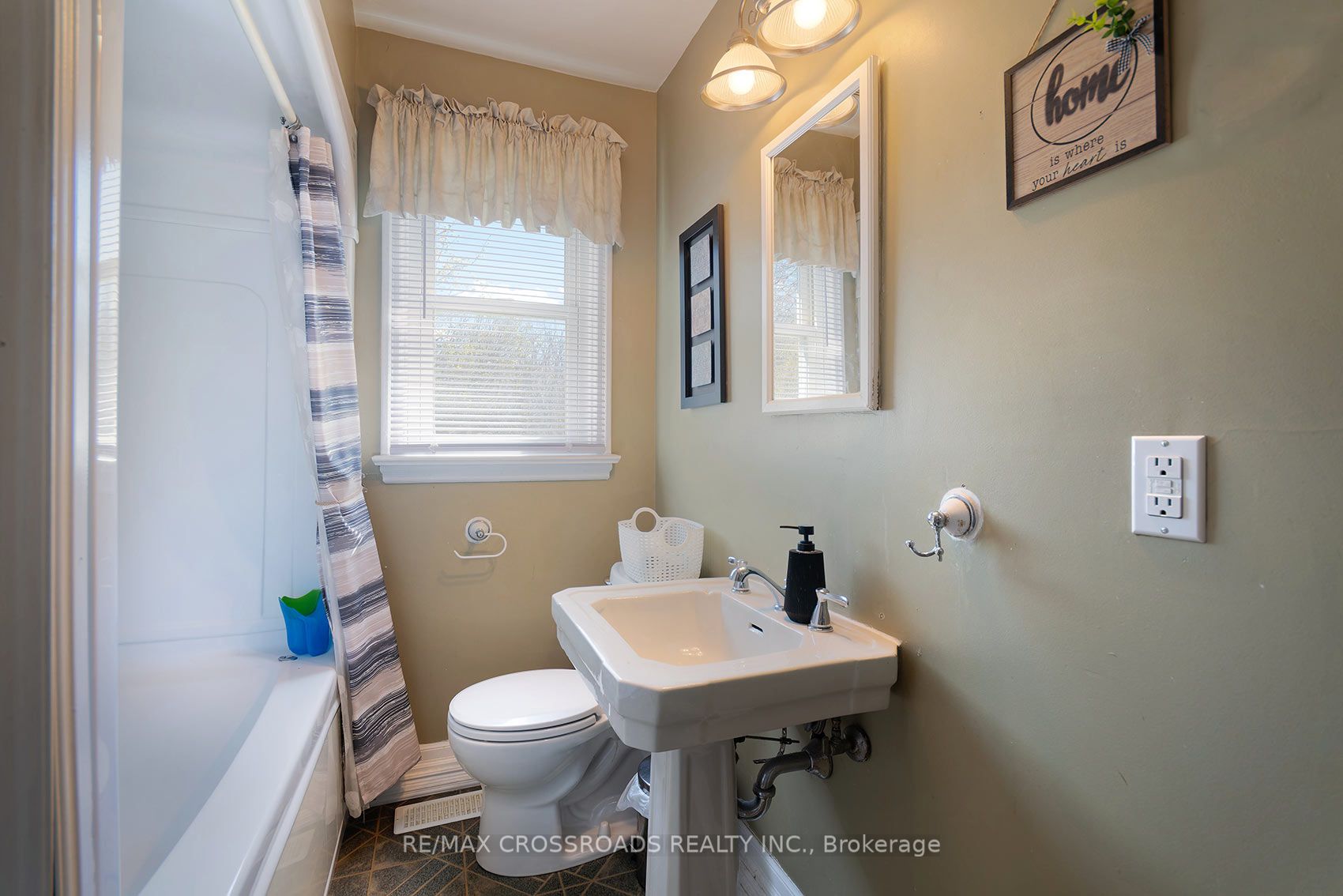 16 Hamilton Avenue Property Photo 17