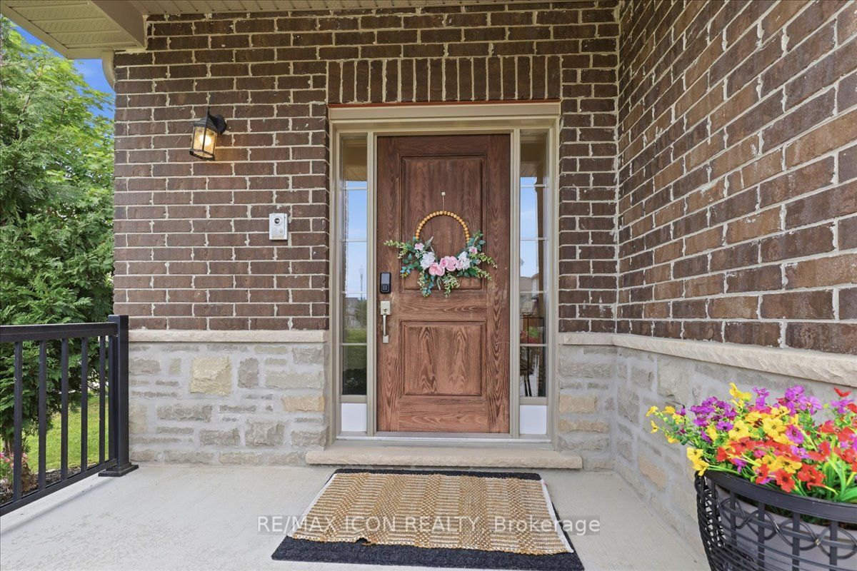 275 Falconridge Drive Property Photo 6
