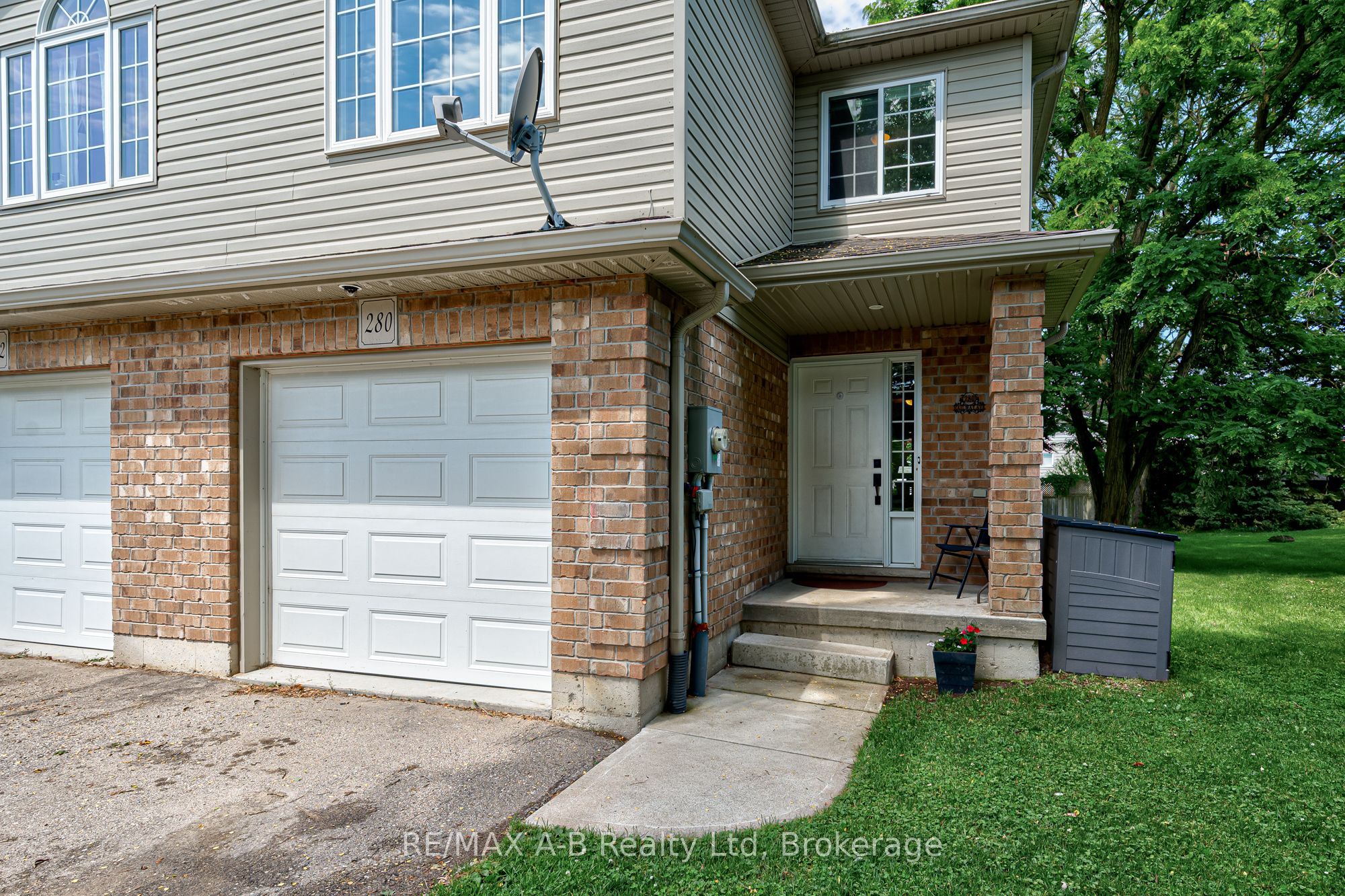 280 Railway Avenue Property Photo 2
