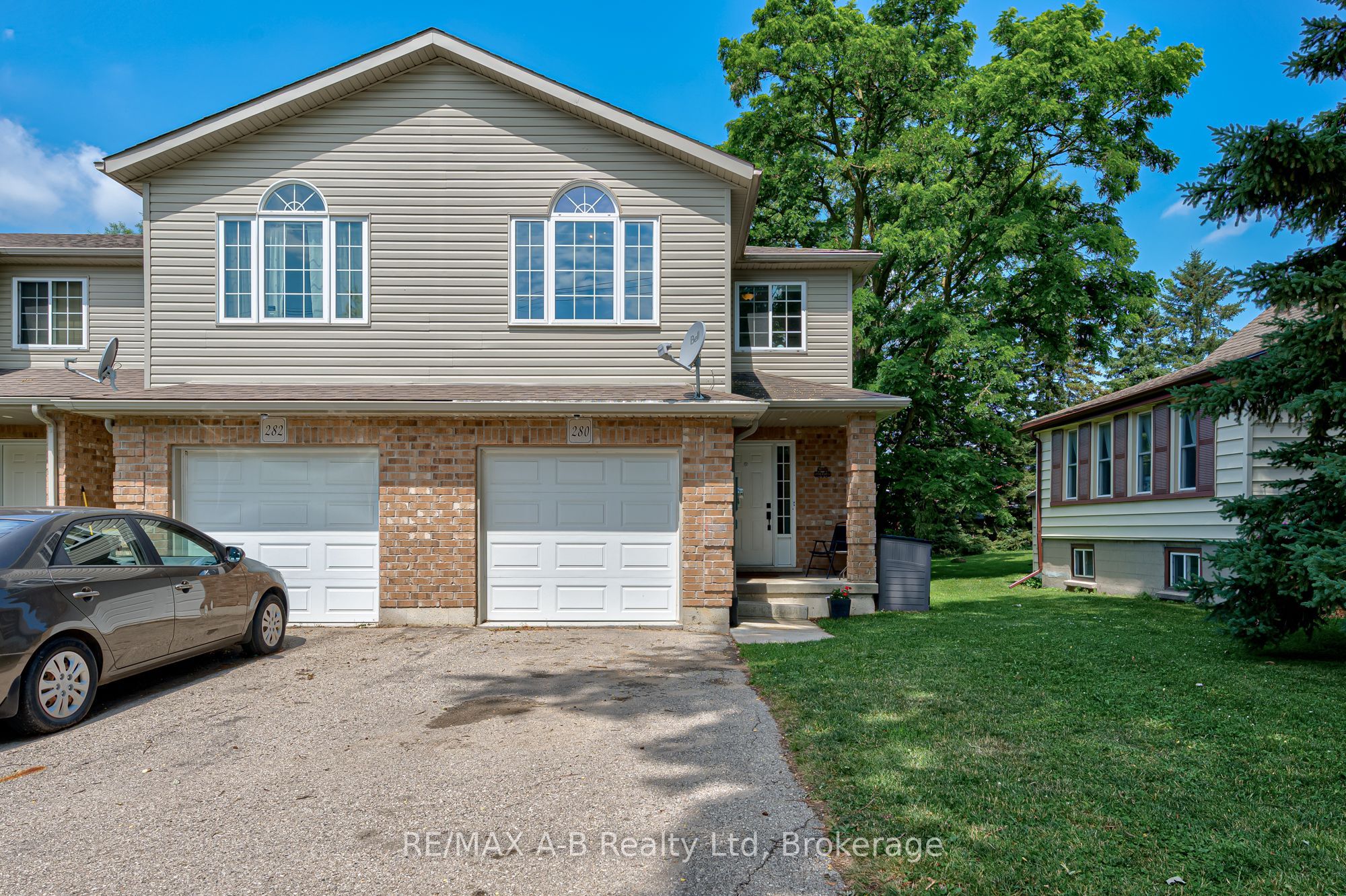 280 Railway Avenue Property Photo 4