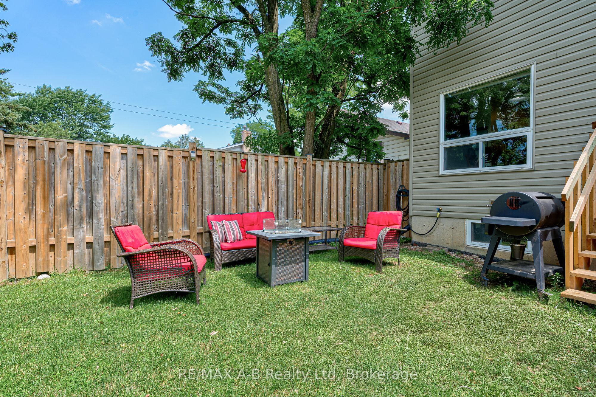 280 Railway Avenue Property Photo 9