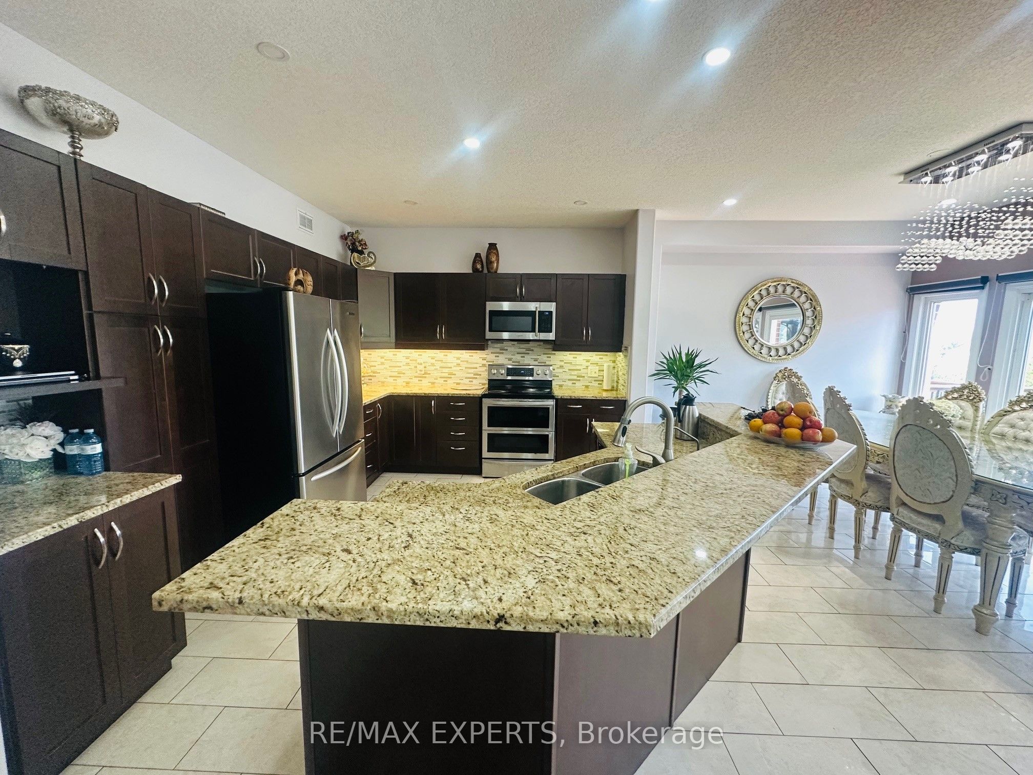 87 Newcastle Drive W Property Photo 4
