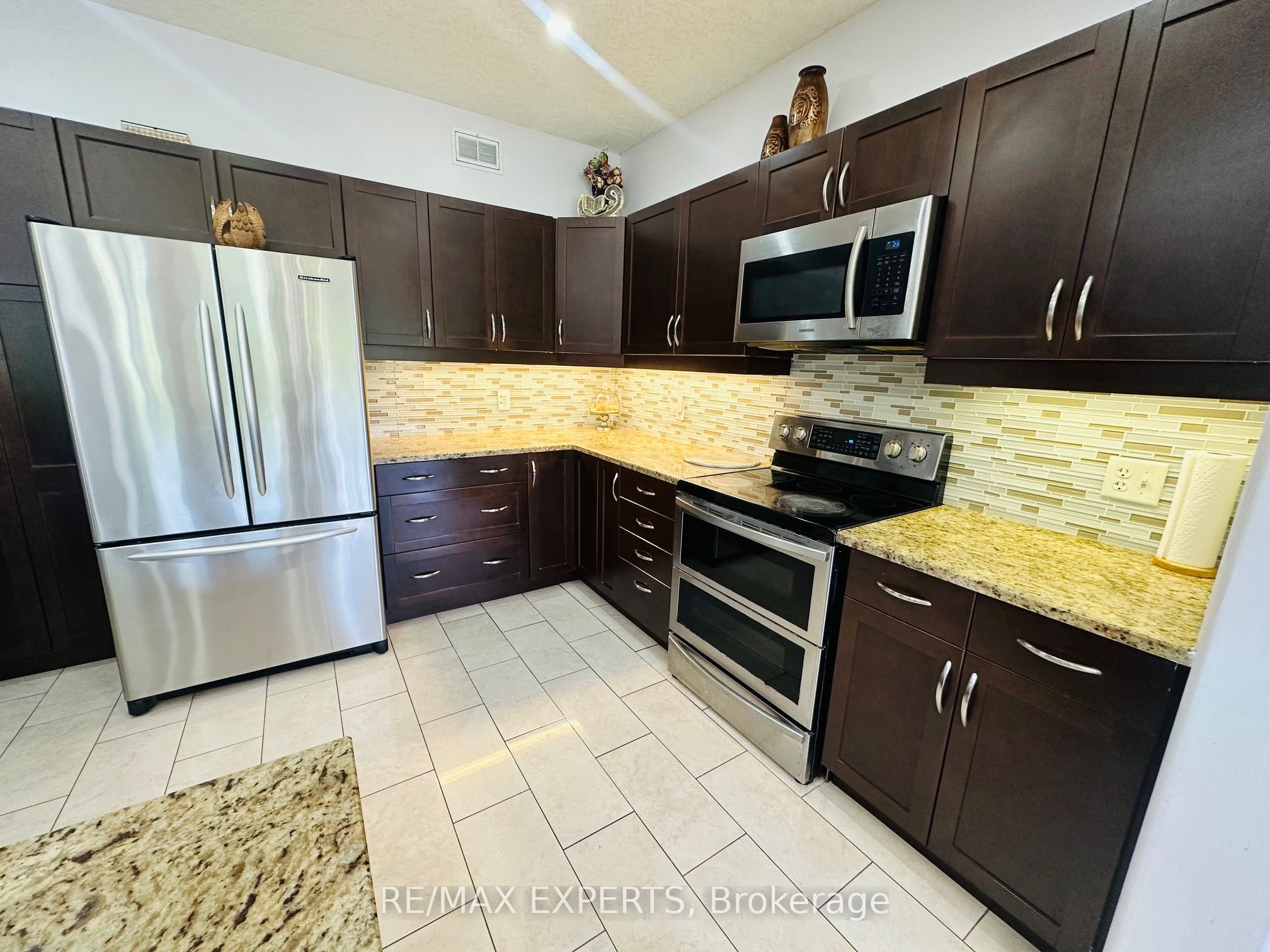 87 Newcastle Drive W Property Photo 8