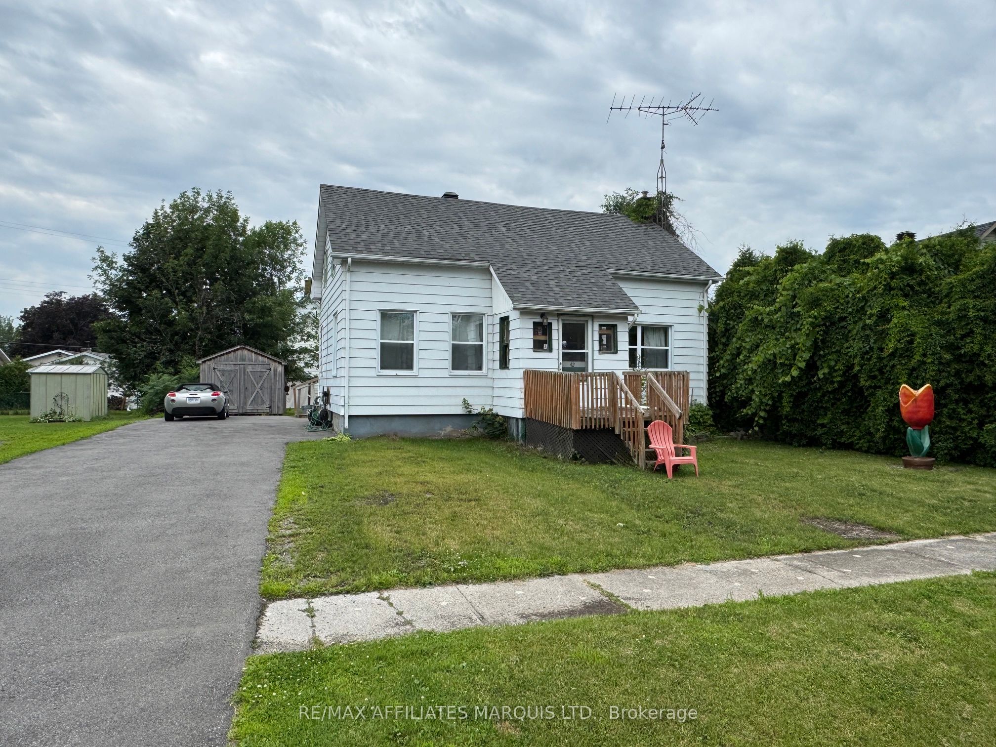 42 Laurier Drive Property Photo 1