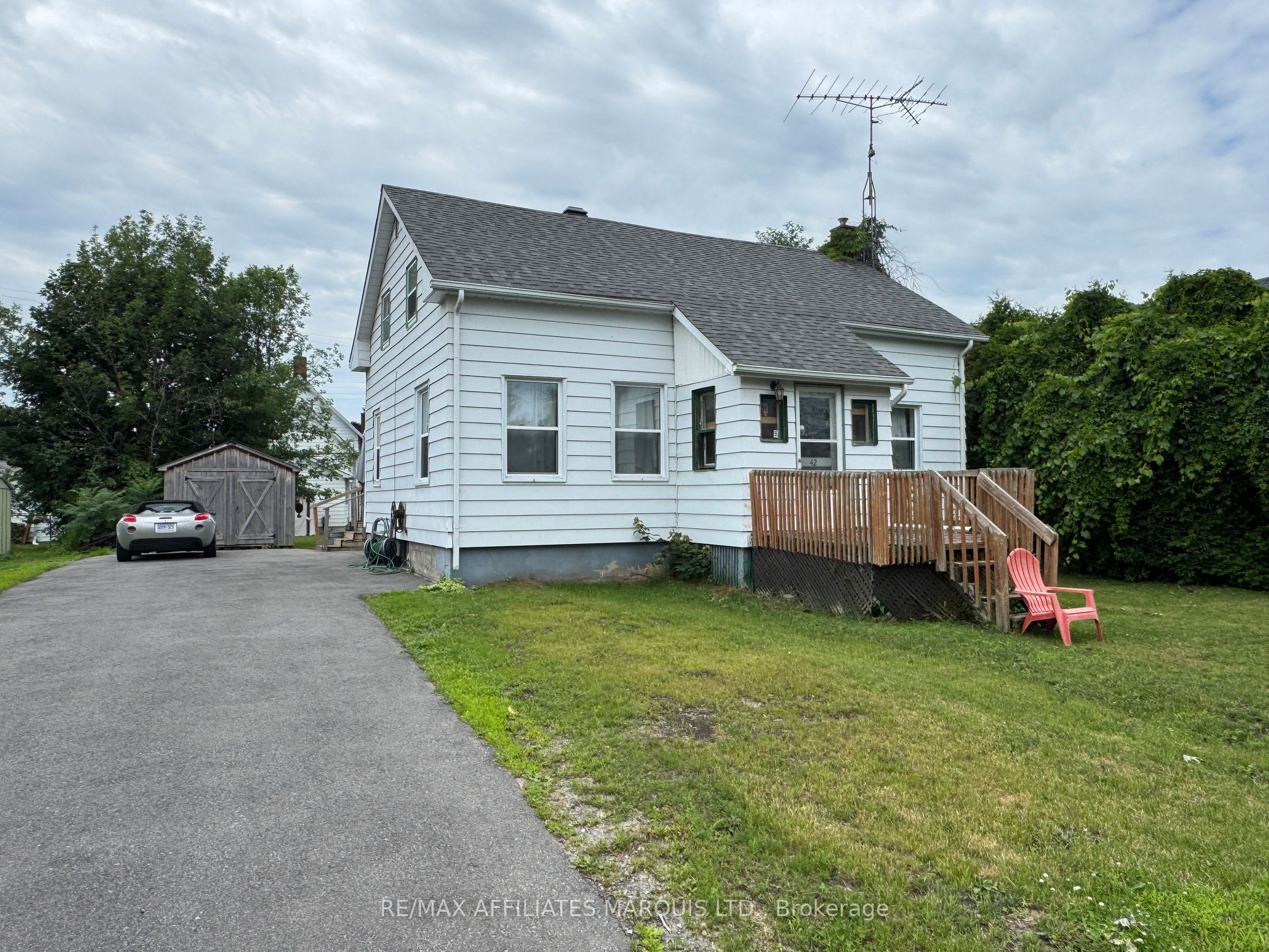 42 Laurier Drive Property Photo 2