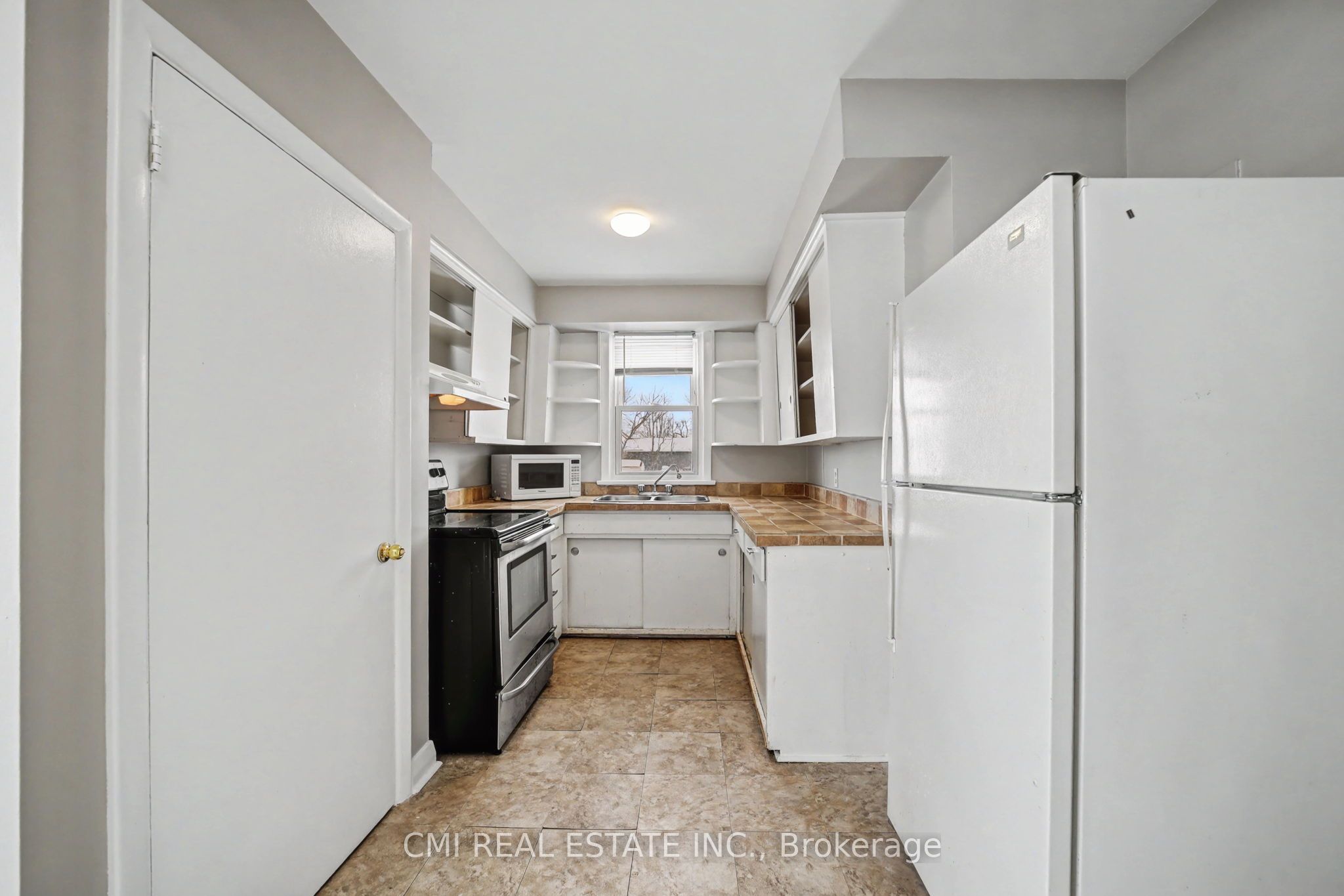 68 Queen Street S Property Photo 13