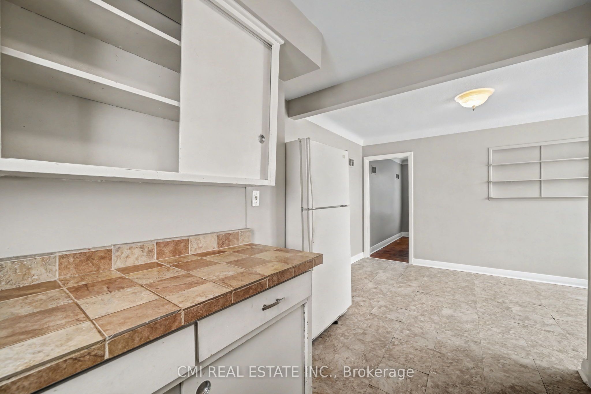 68 Queen Street S Property Photo 14
