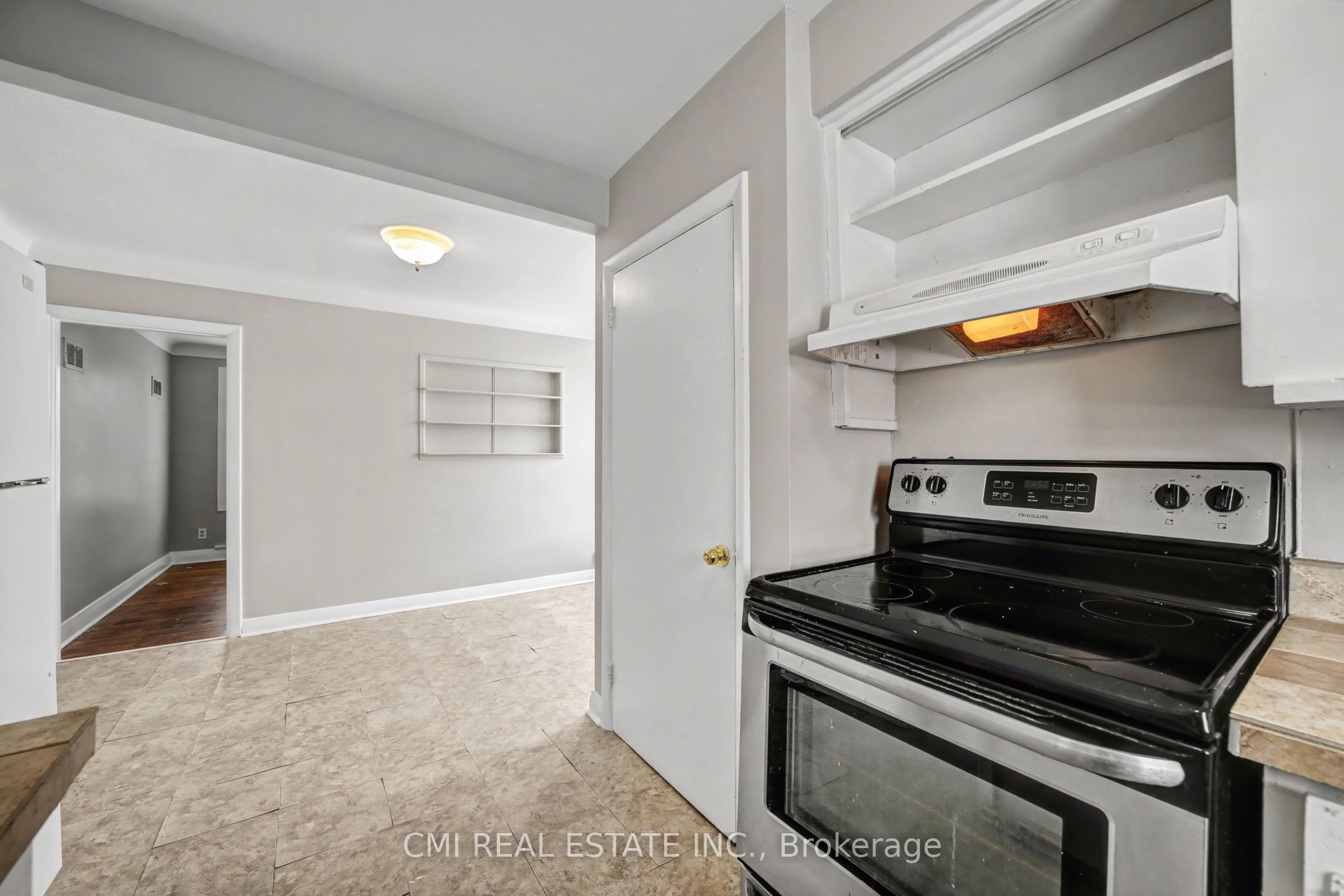 68 Queen Street S Property Photo 16