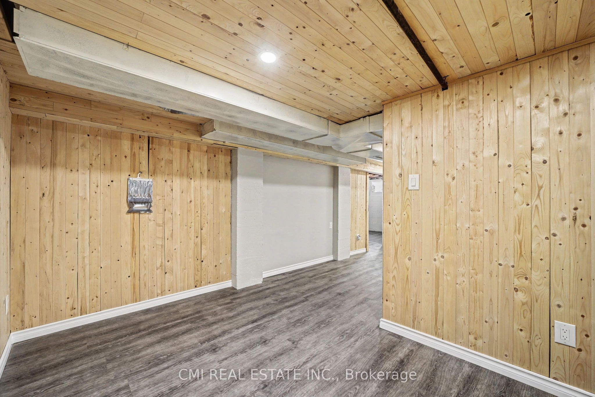 68 Queen Street S Property Photo 34