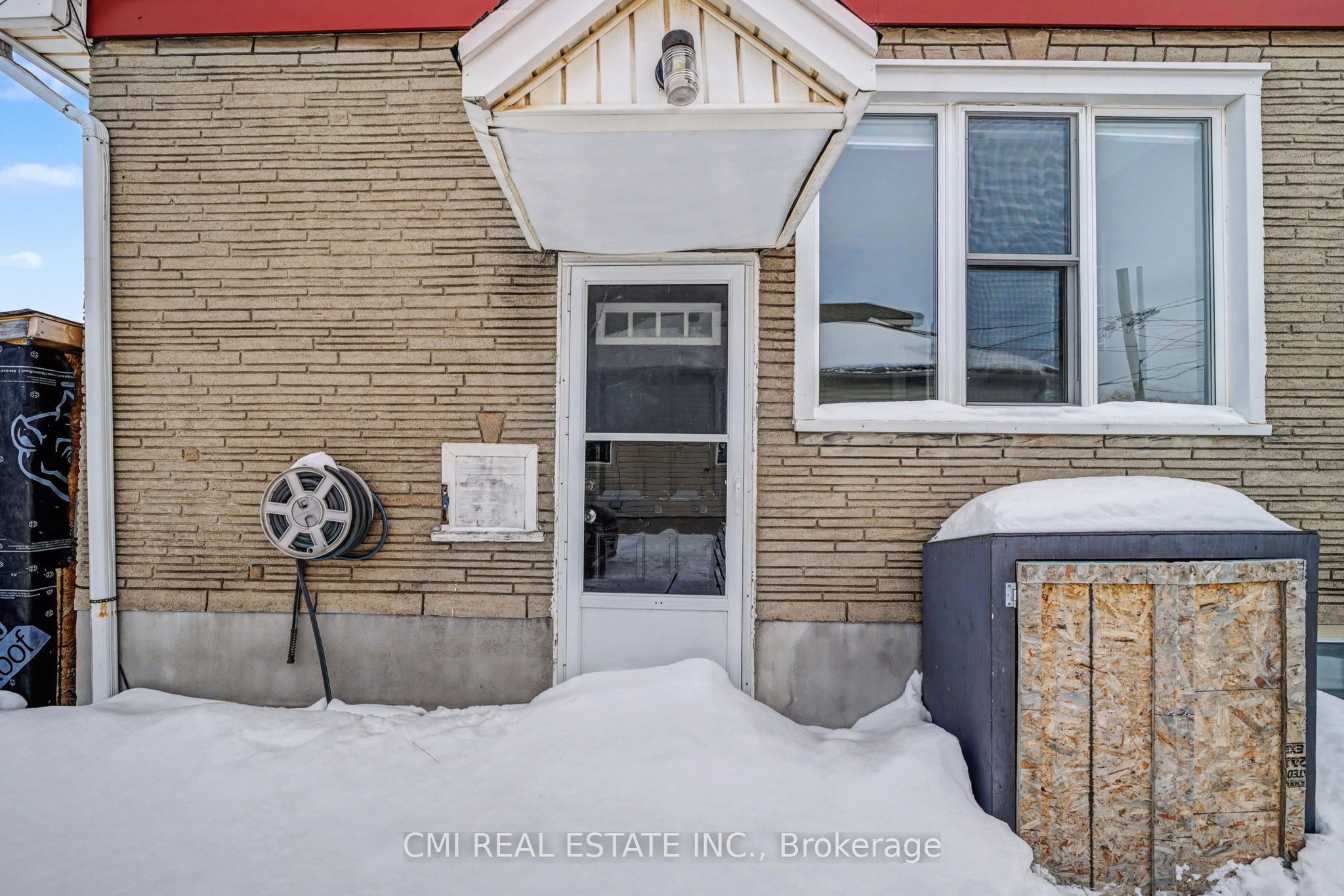 68 Queen Street S Property Photo 40