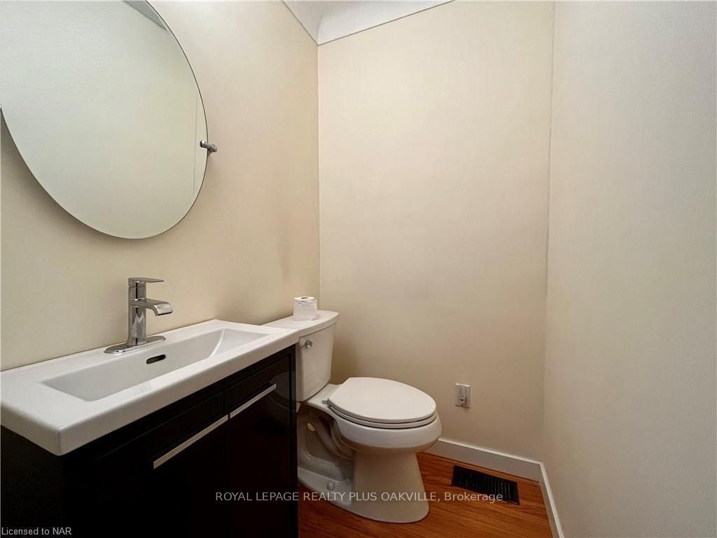 694 Niagara Street Upper Property Photo 4