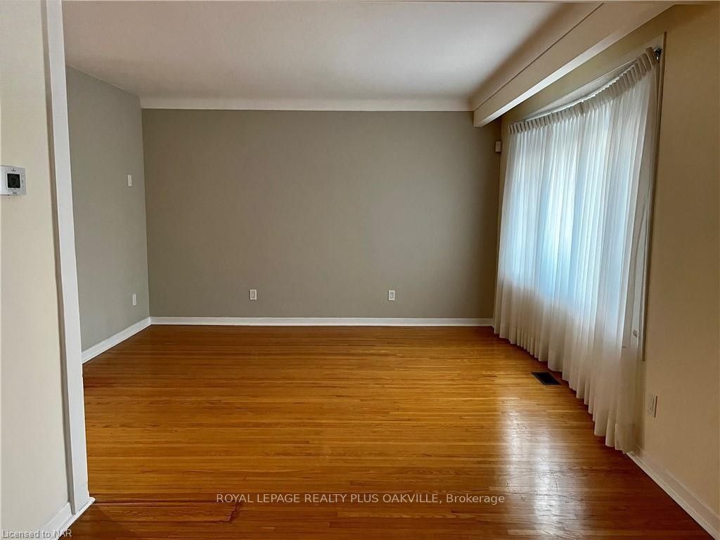 694 Niagara Street Upper Property Photo 6