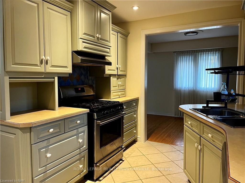 694 Niagara Street Upper Property Photo 8