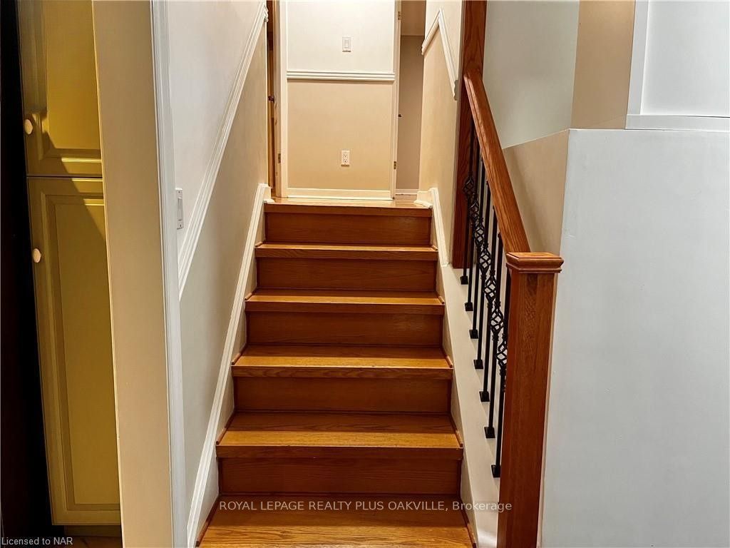 694 Niagara Street Upper Property Photo 10
