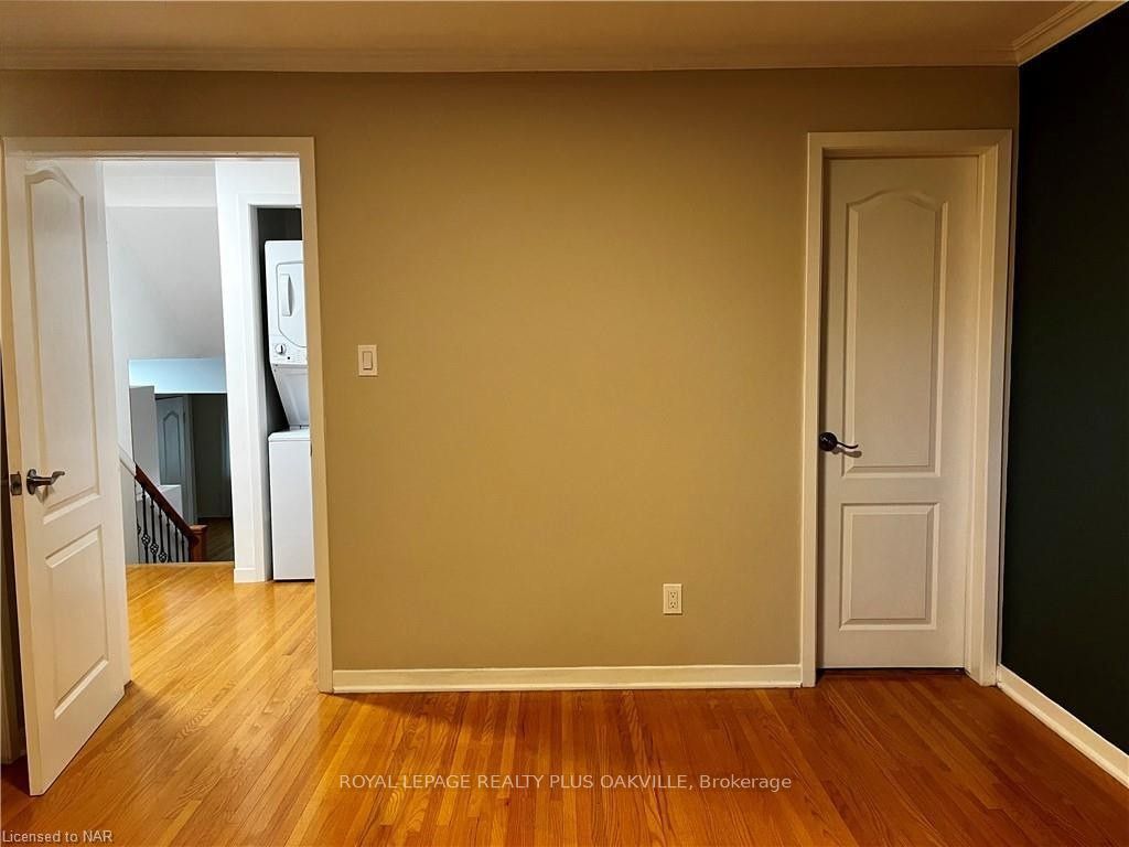 694 Niagara Street Upper Property Photo 15
