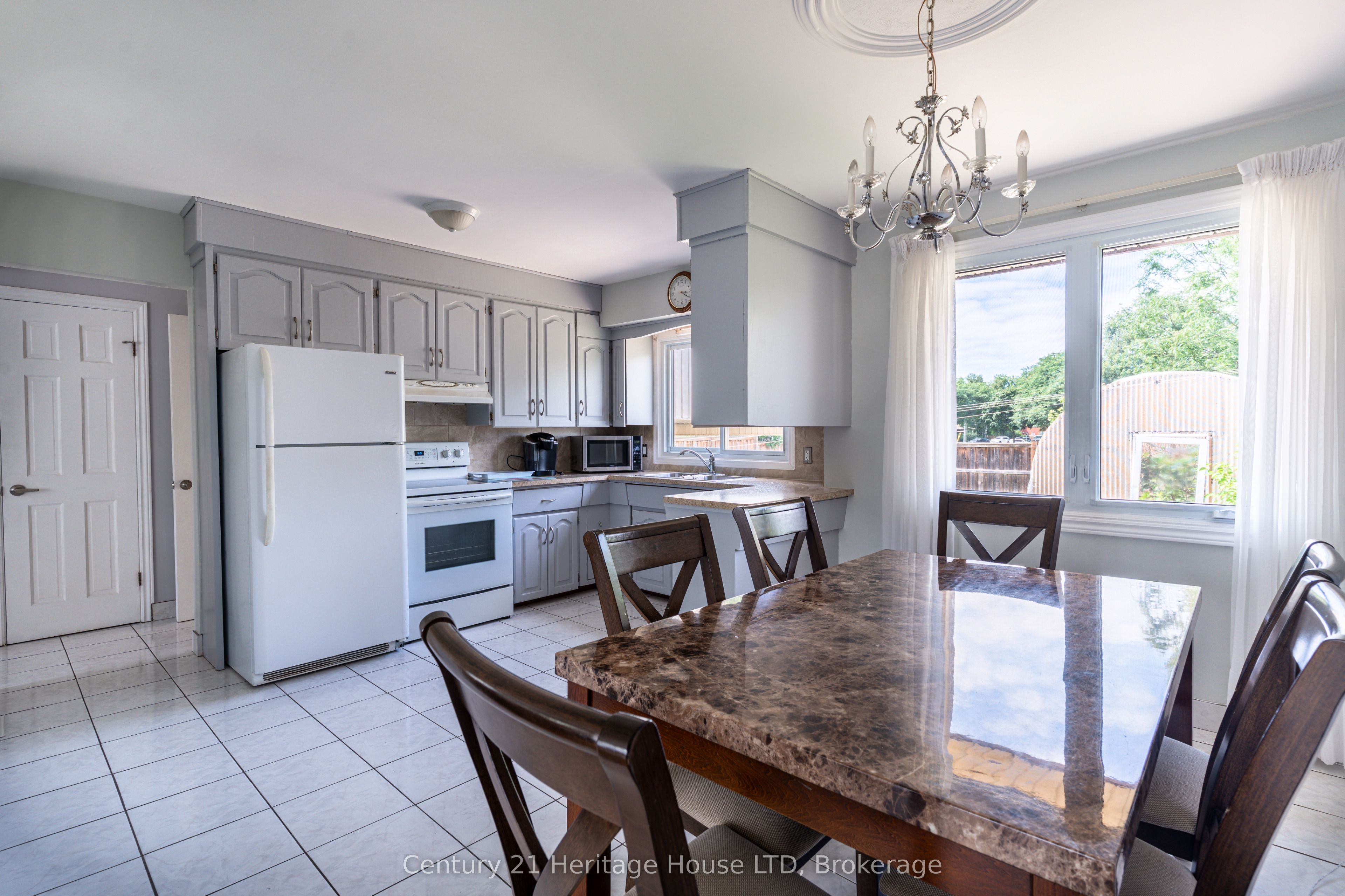 64 Croydon Drive Property Photo 13