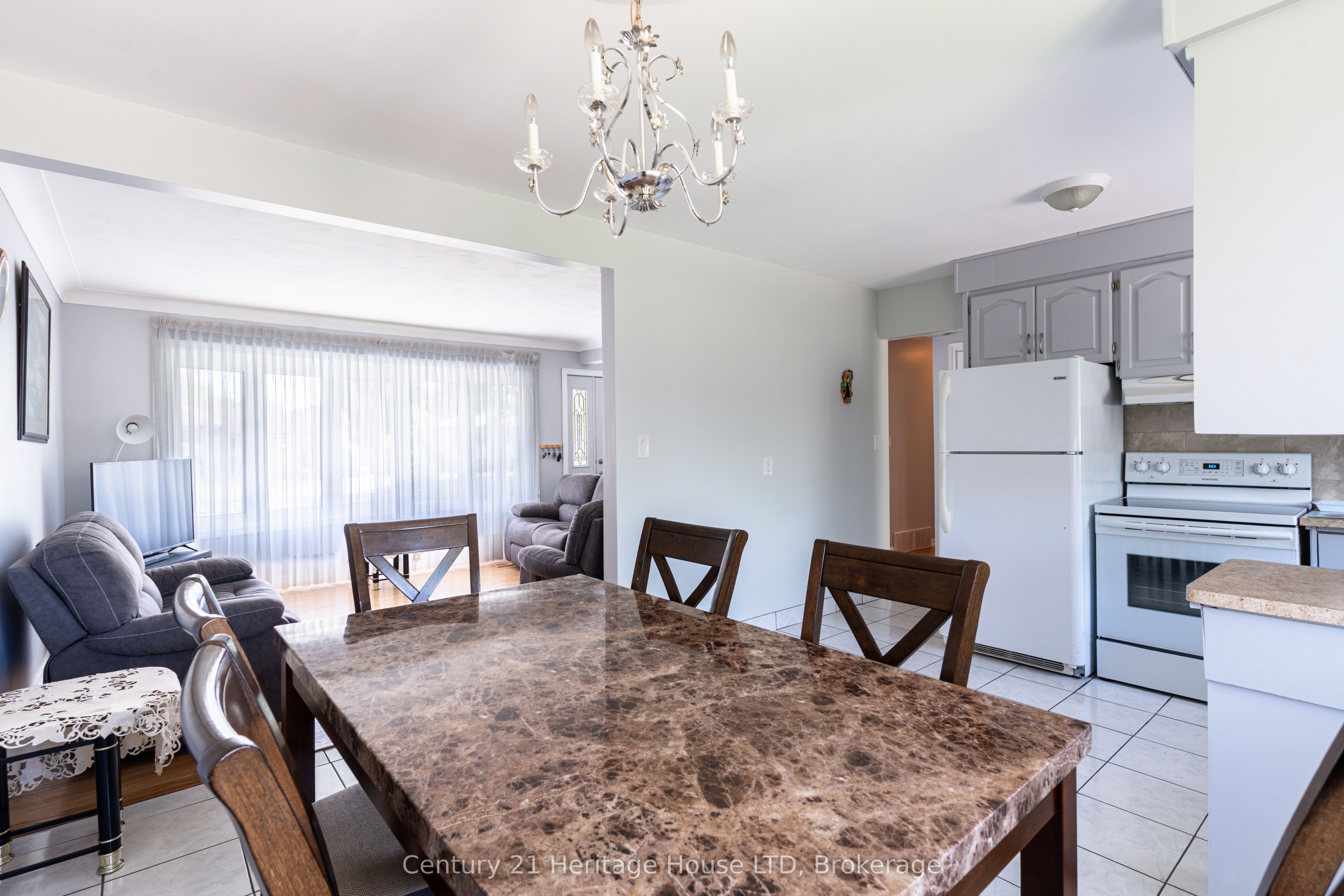 64 Croydon Drive Property Photo 14