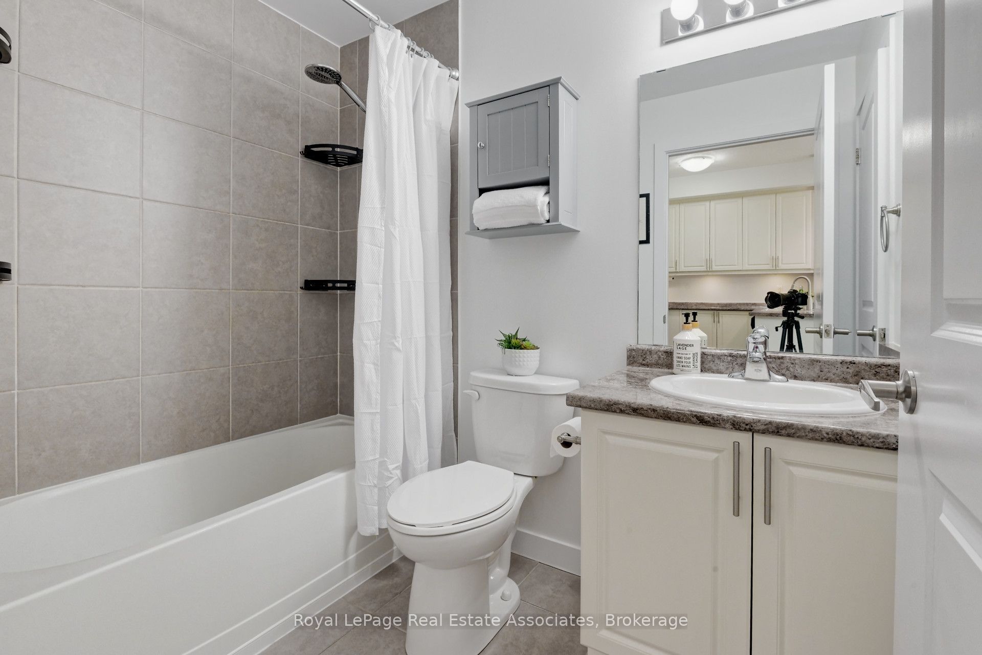 35 Southshore Crescent 111 Property Photo 18