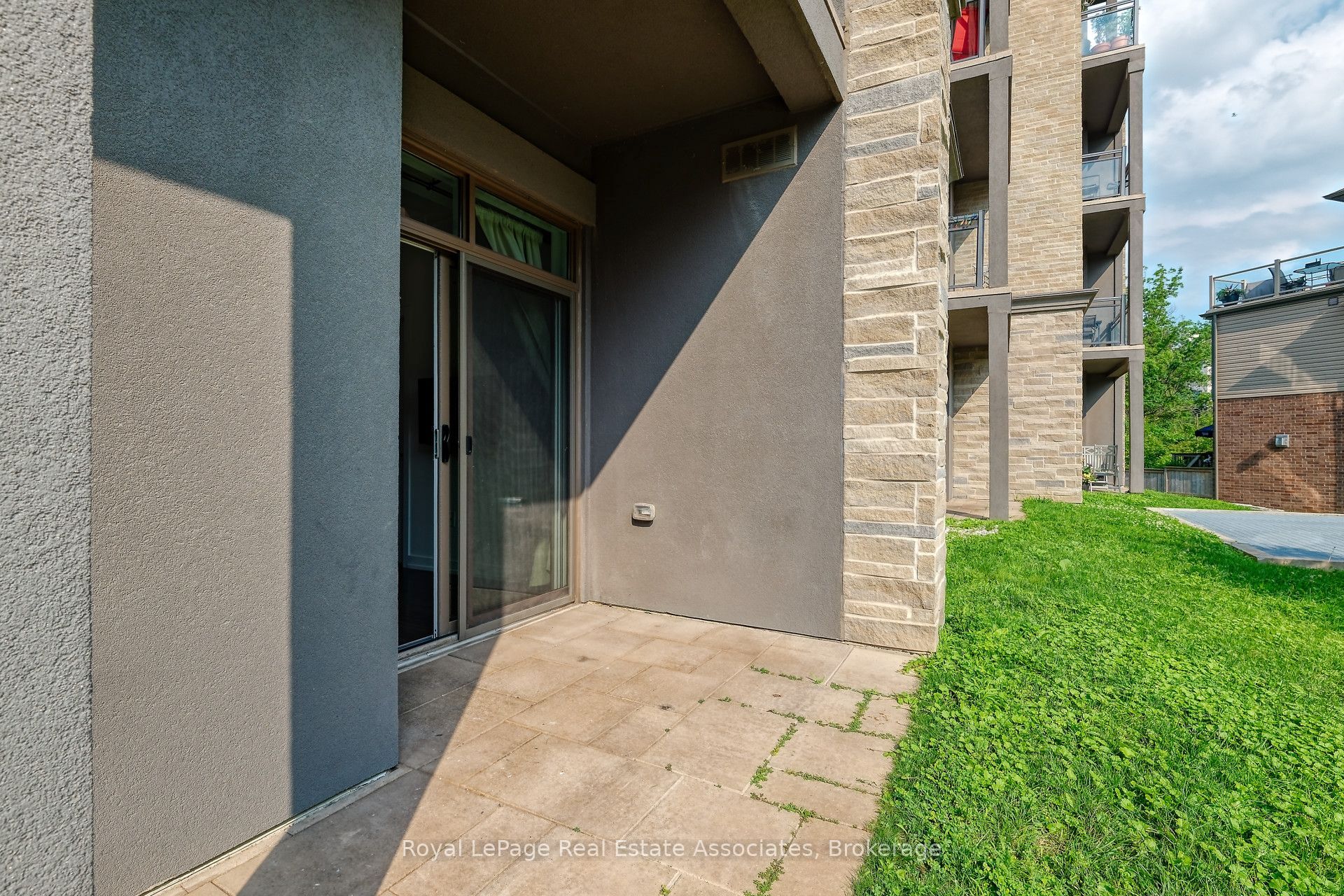 35 Southshore Crescent 111 Property Photo 21