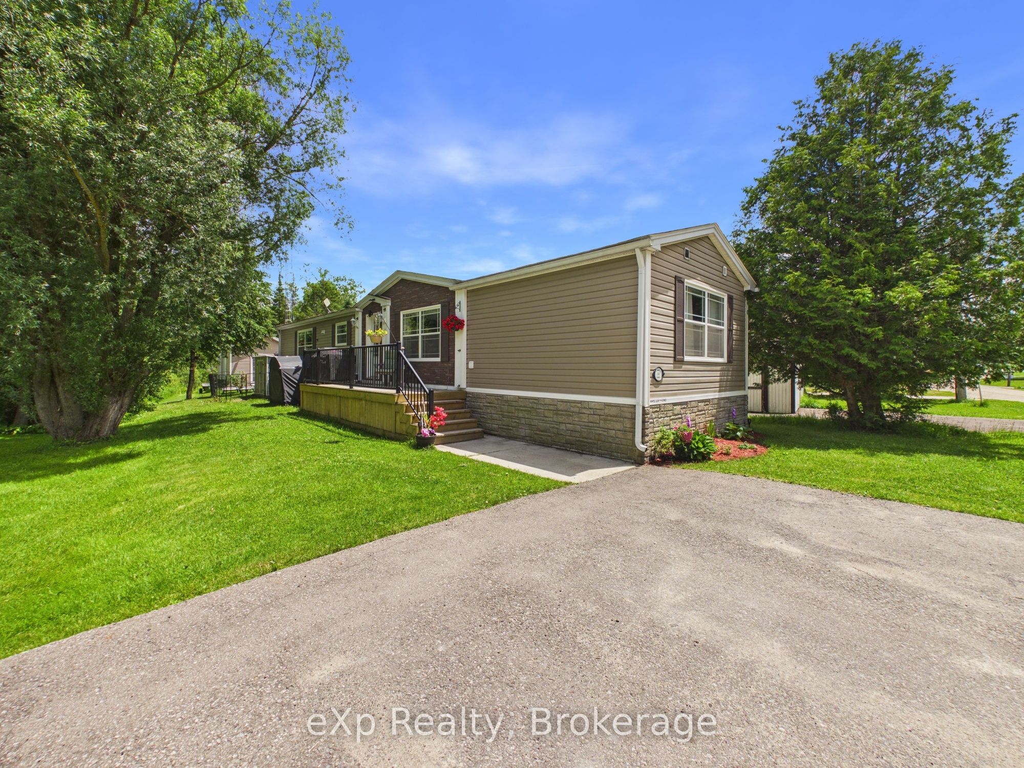 32 Maple Grove Village Road Property Photo 1