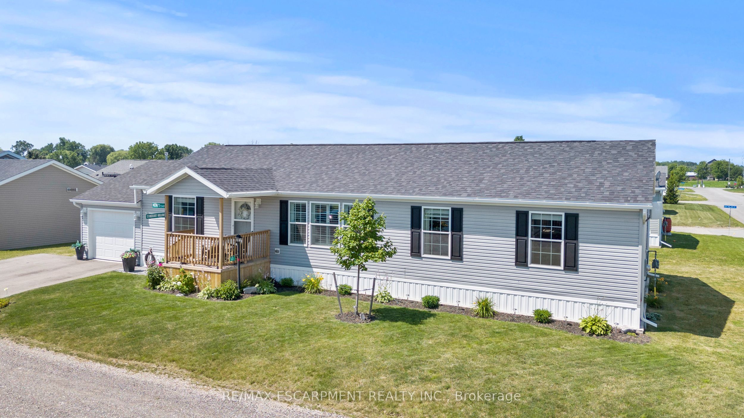13 Hickory Hollow Property Photo 4