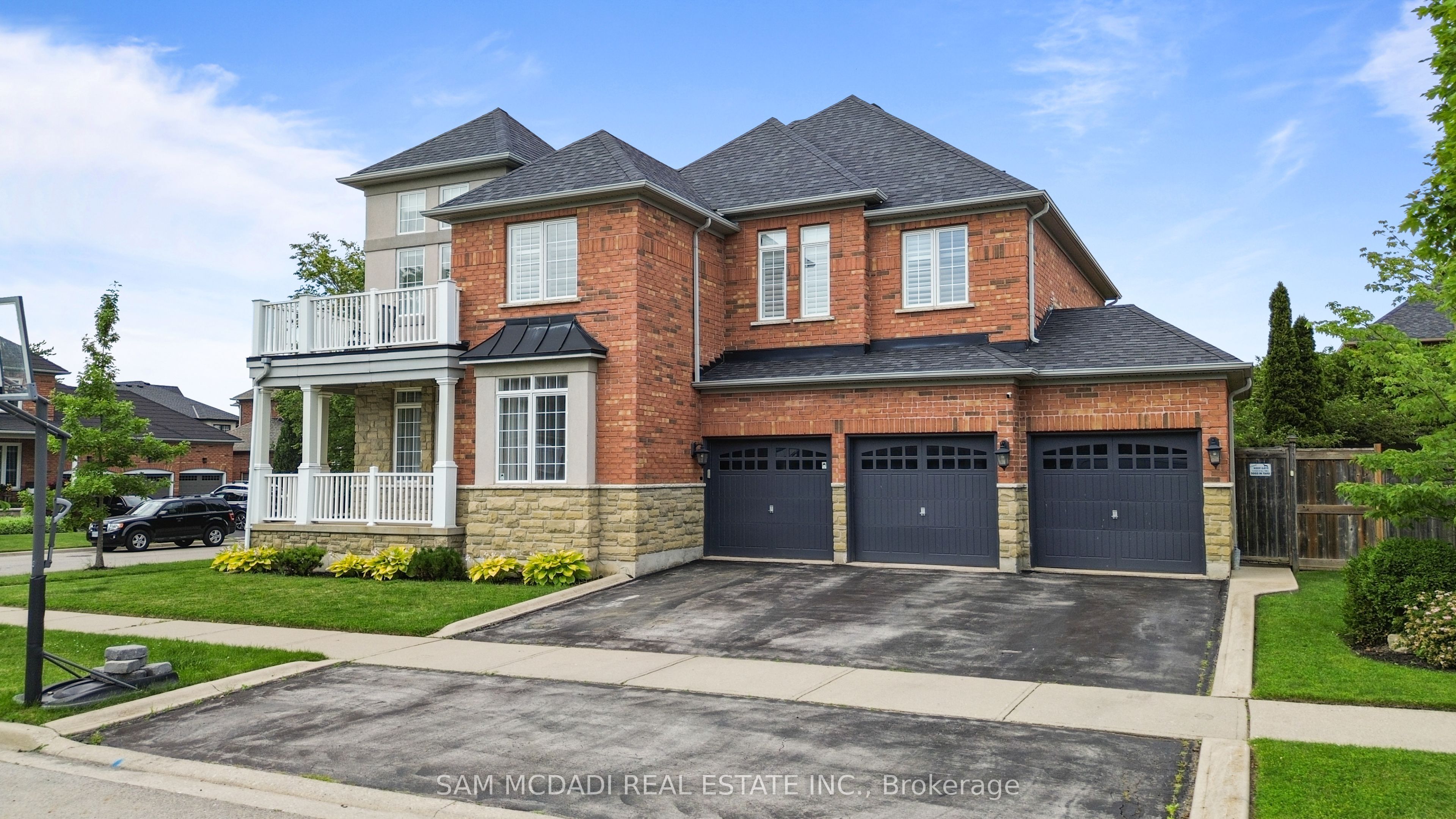 29 Delrosa Way