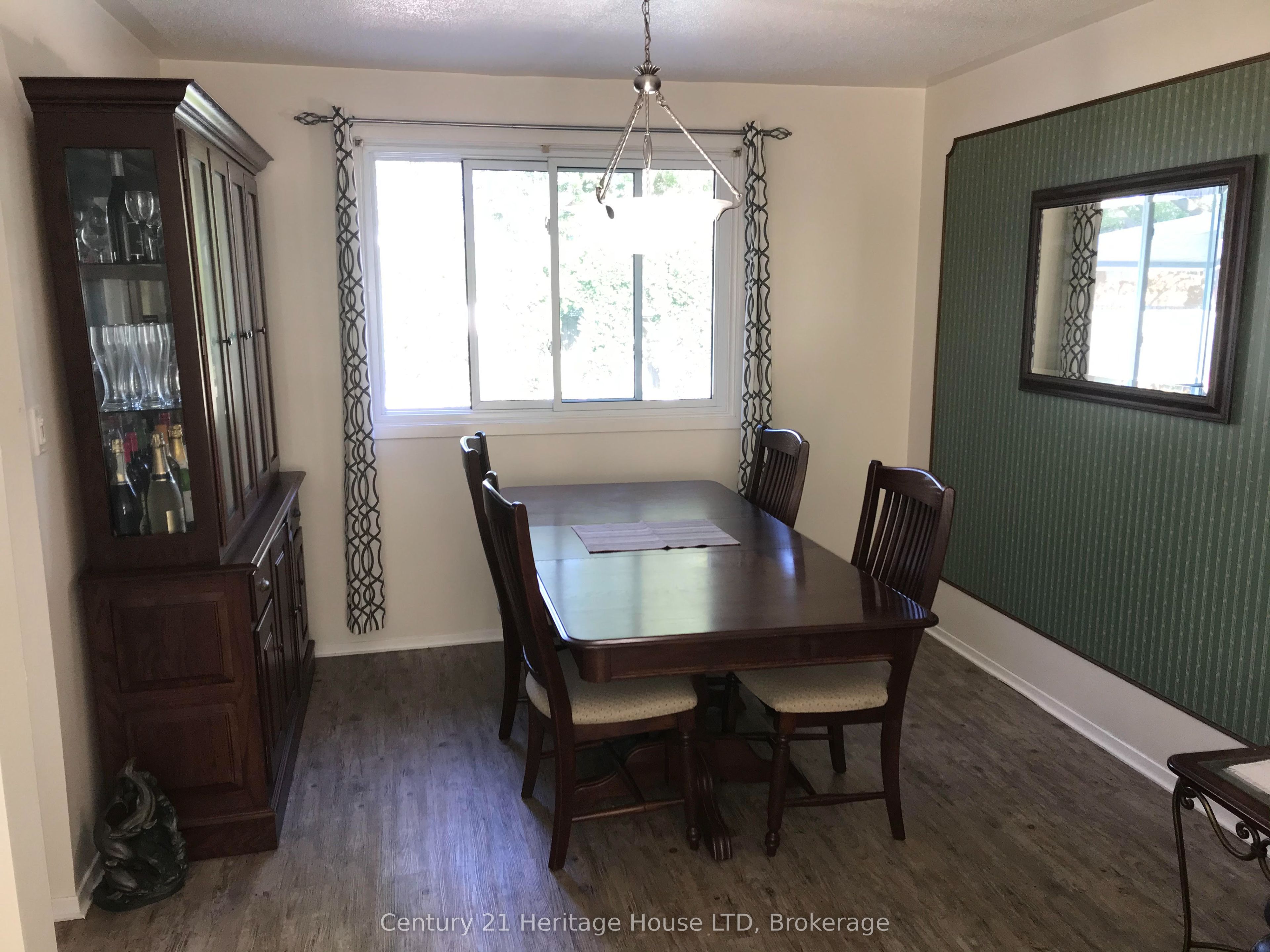 938 Ferndale Avenue Property Photo 4