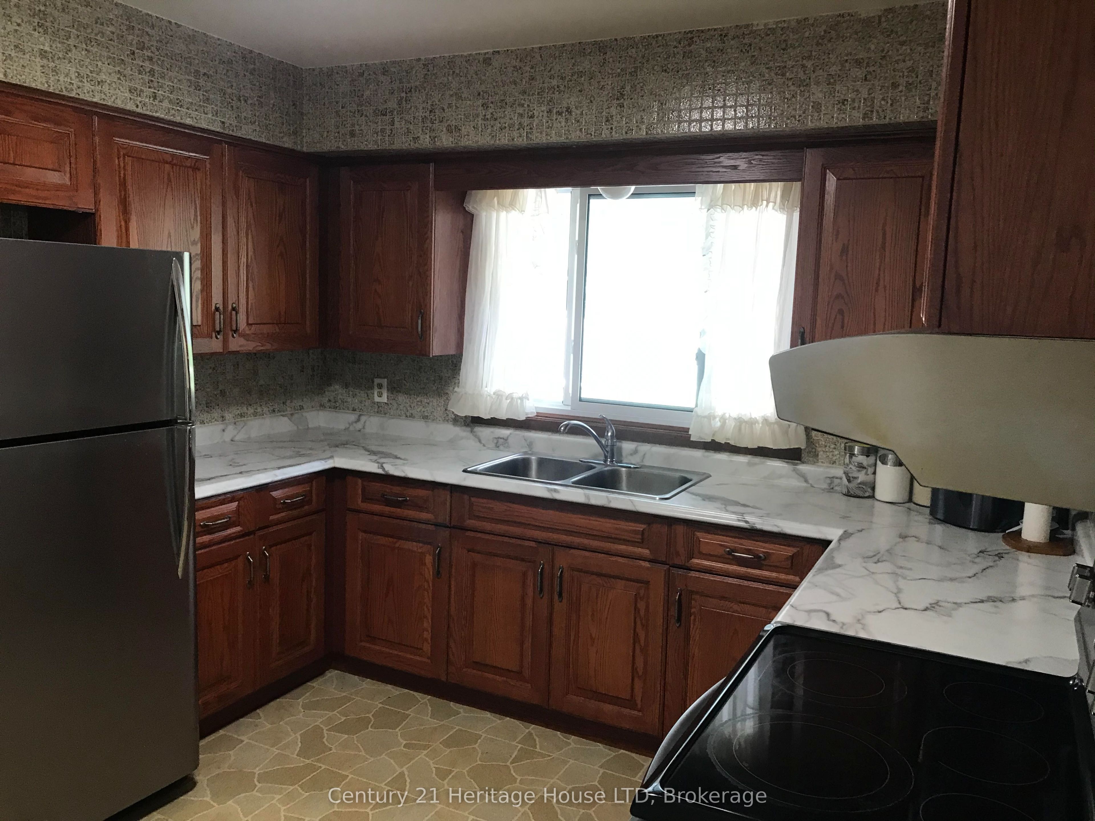 938 Ferndale Avenue Property Photo 8