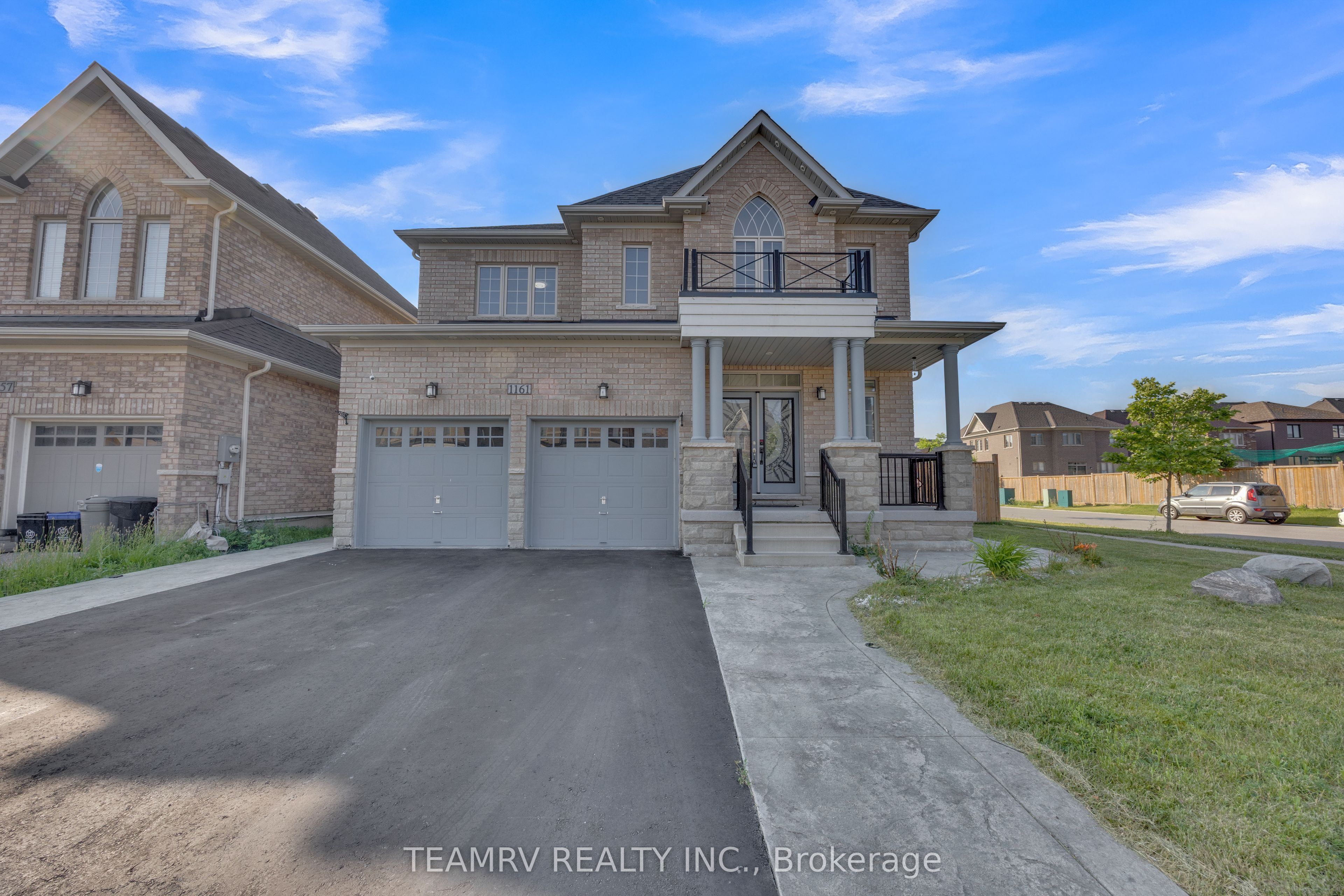 1161 Upper Thames Drive Property Photo 1