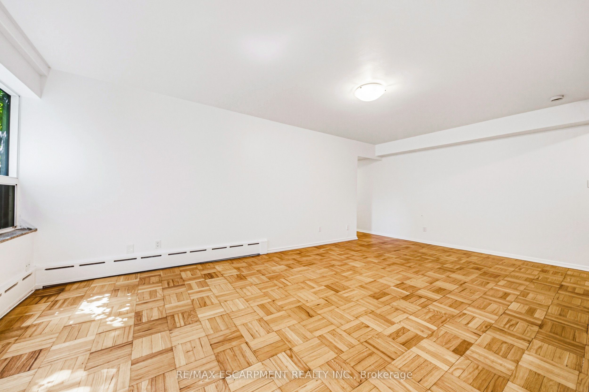 325a James Street S 107 Property Photo 5