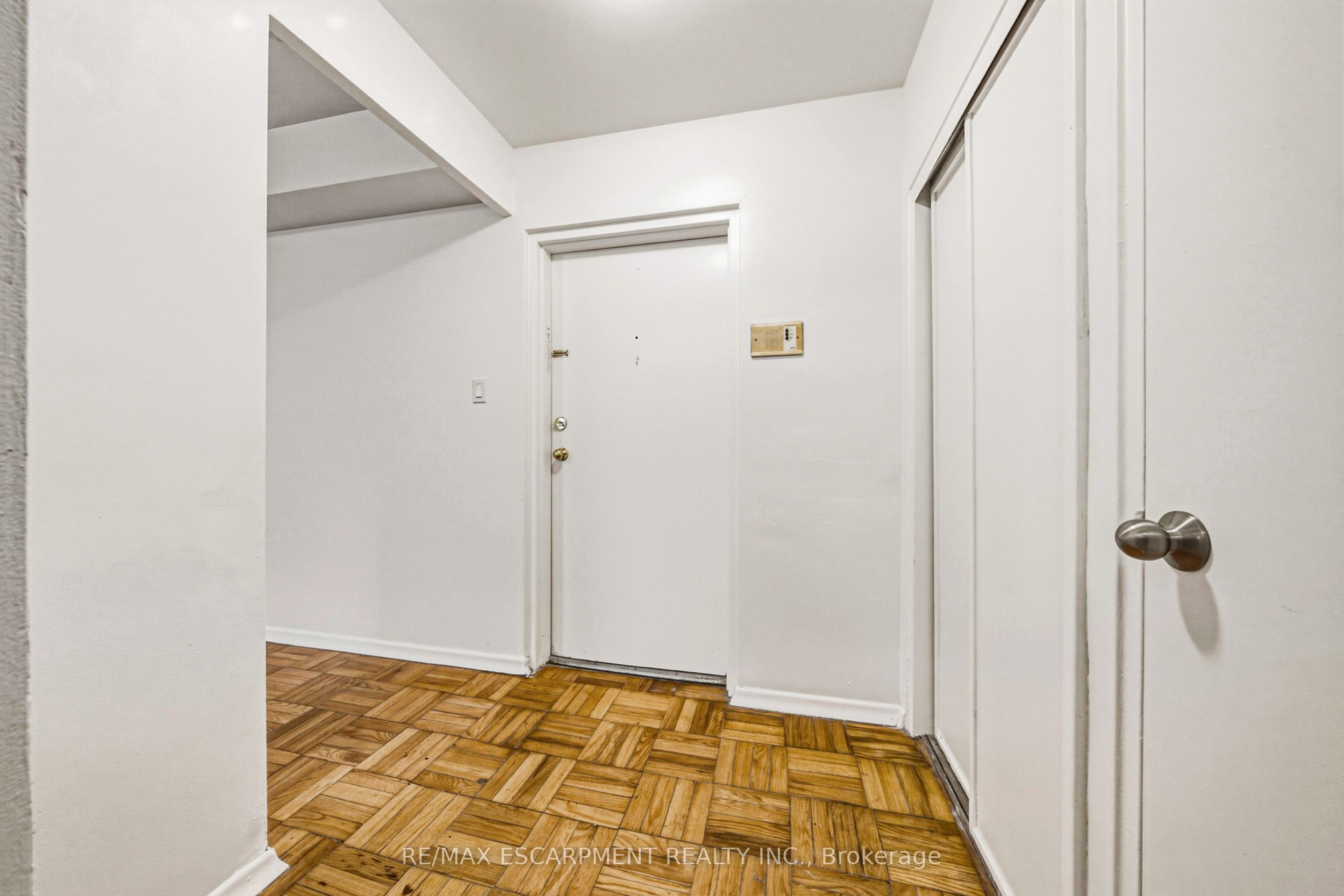 325a James Street S 107 Property Photo 6