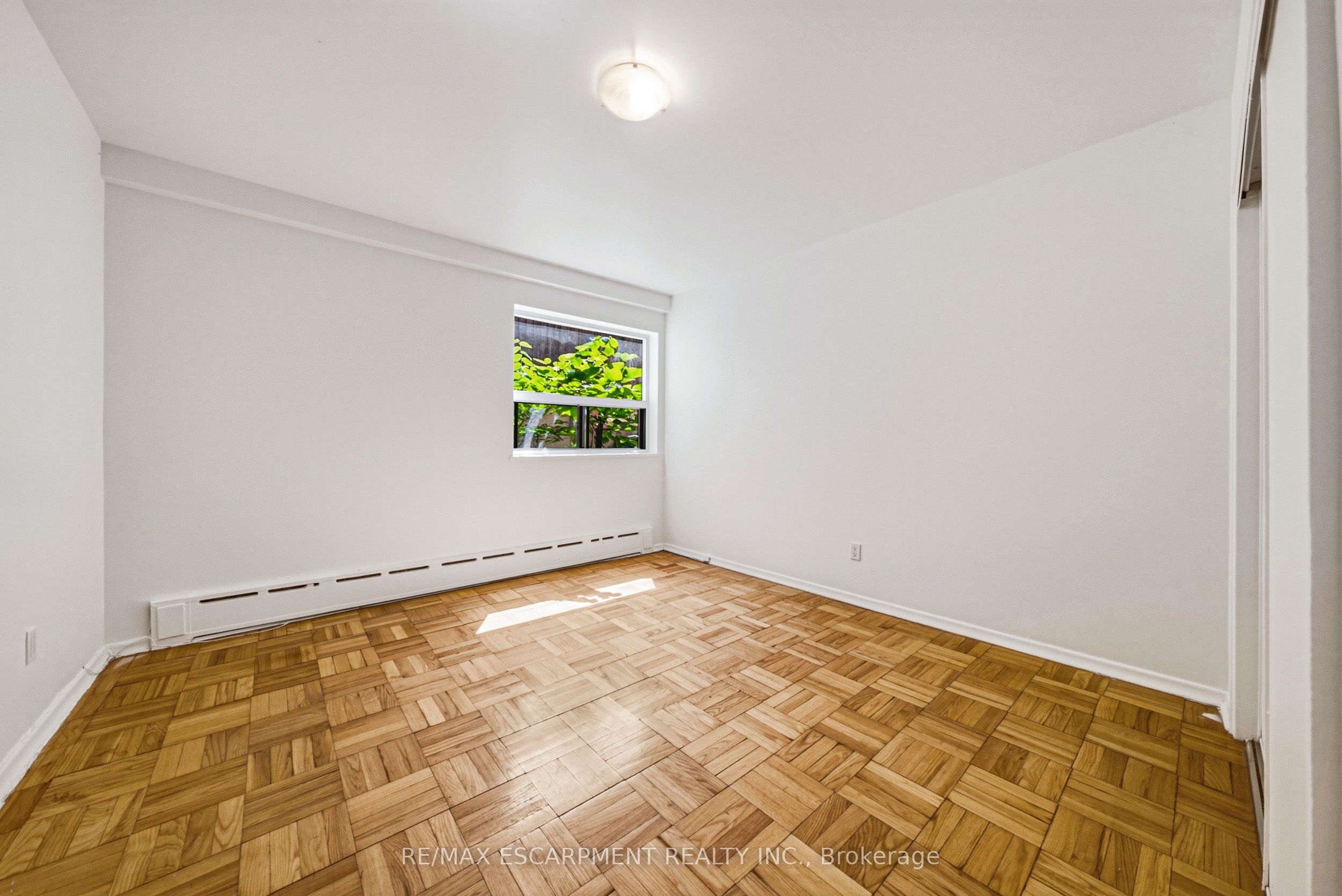 325a James Street S 107 Property Photo 8