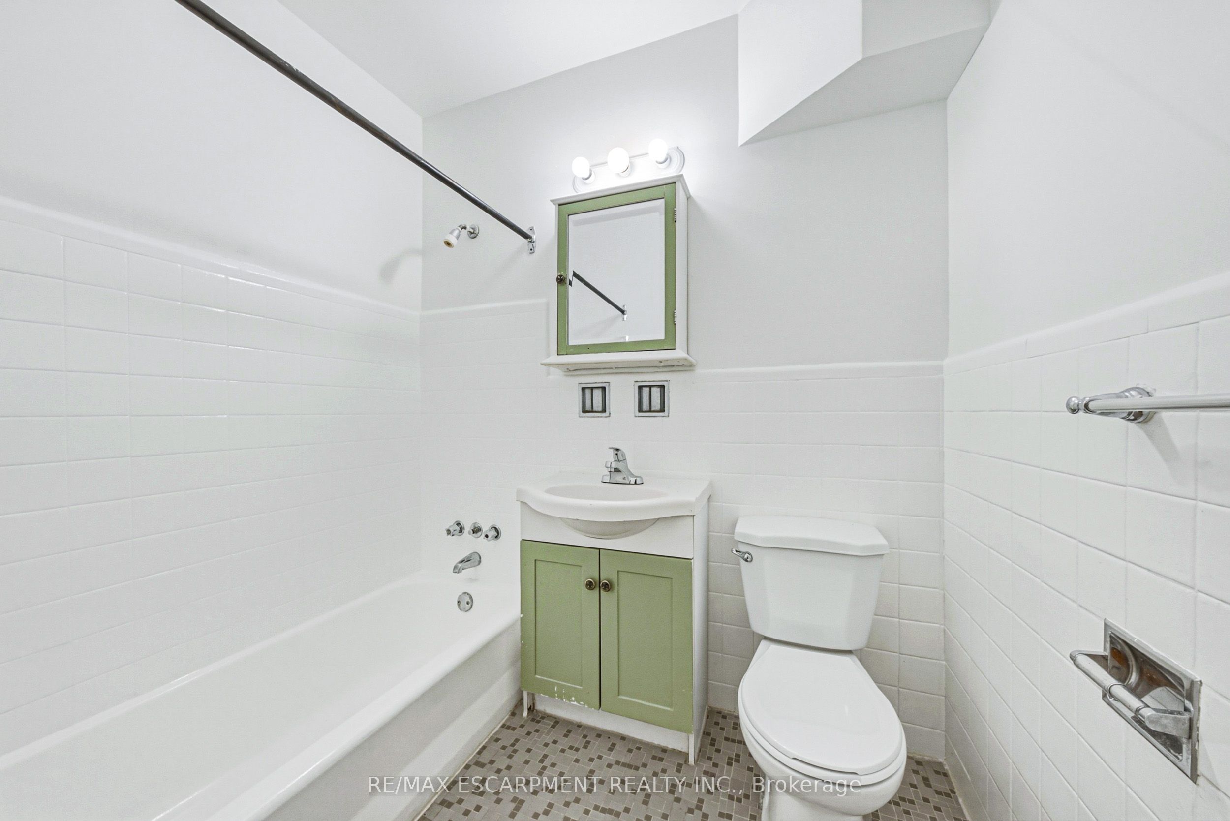 325a James Street S 107 Property Photo 9