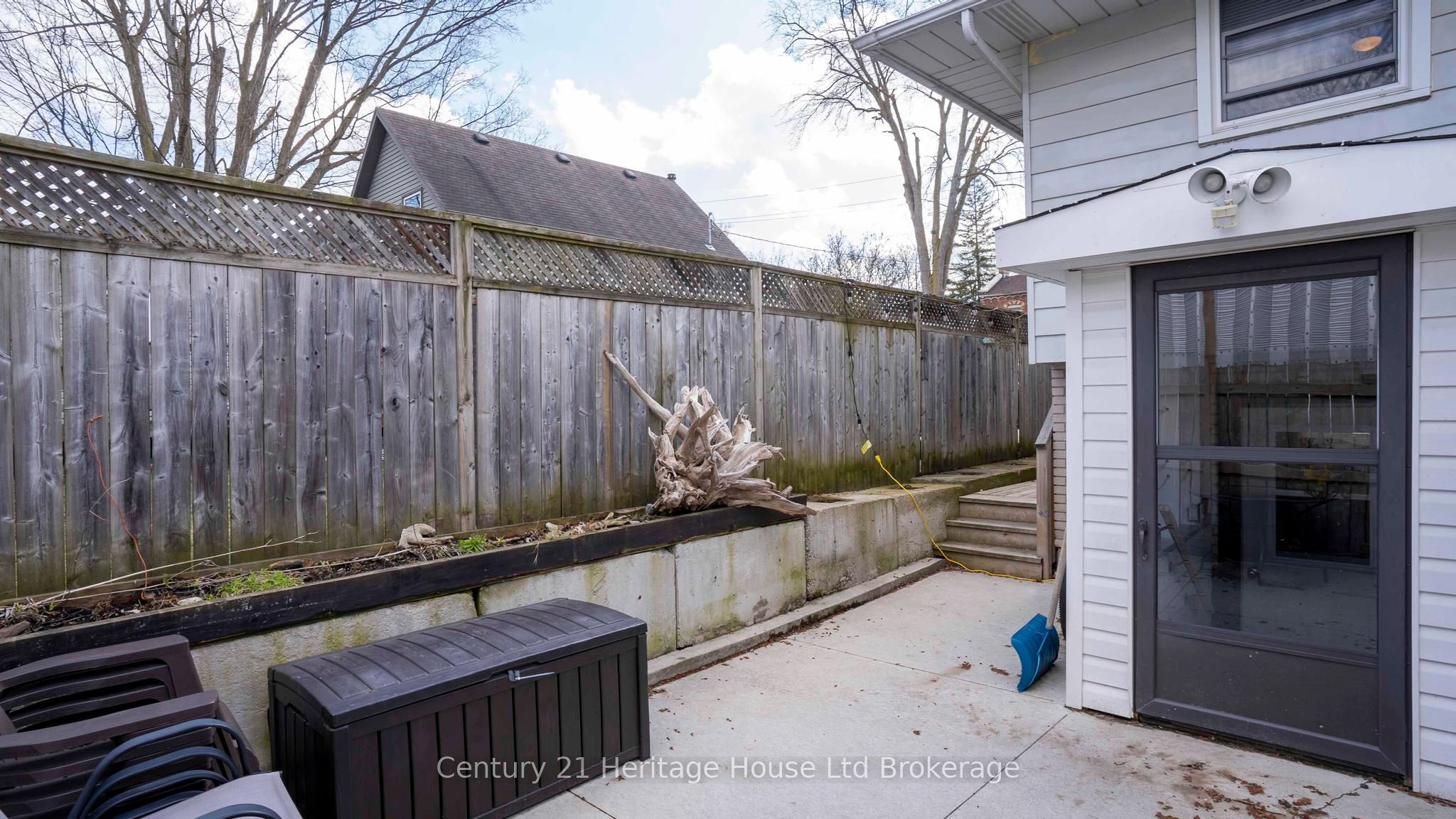 117 Wonham Street S Property Photo 22