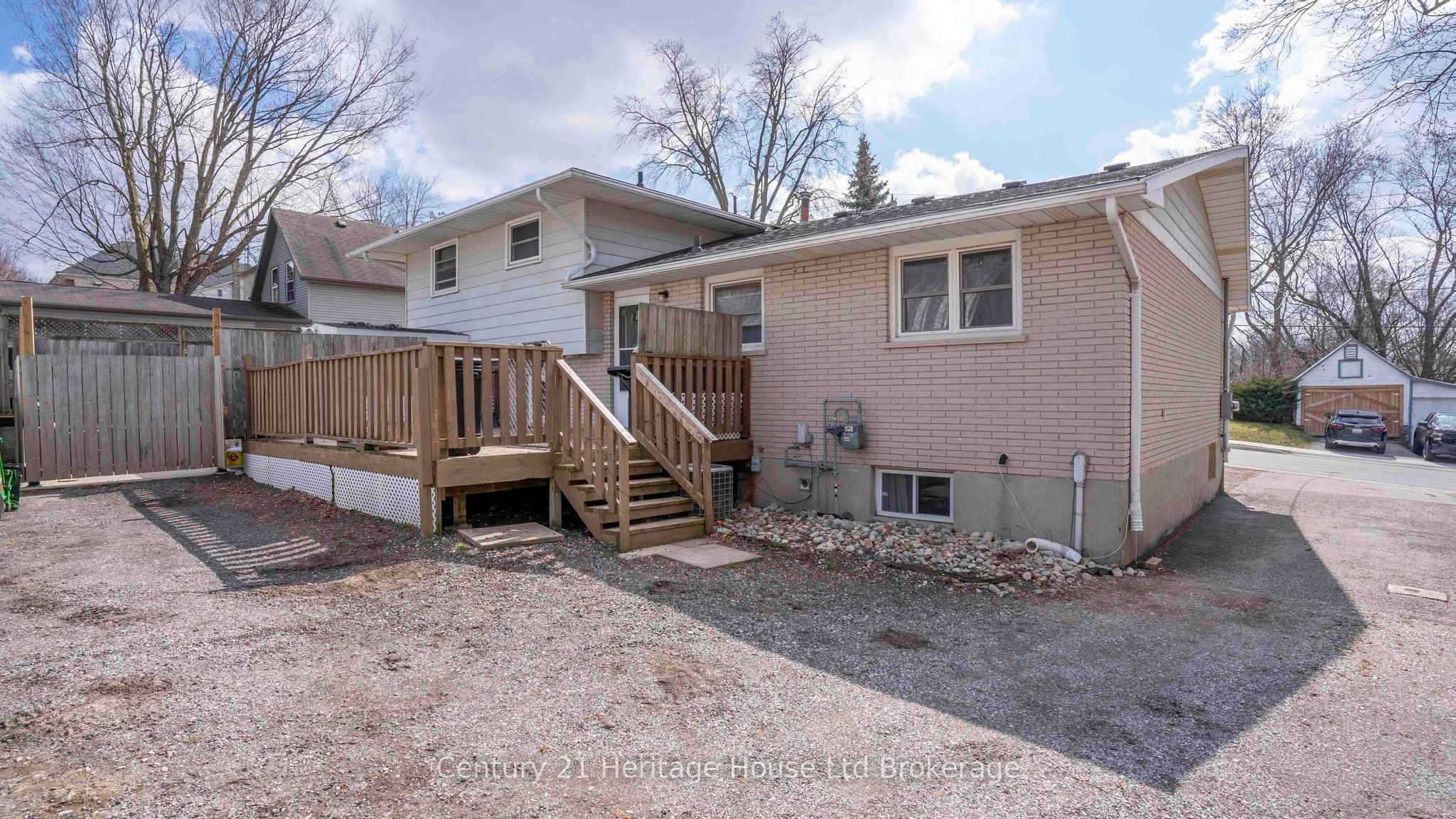 117 Wonham Street S Property Photo 42