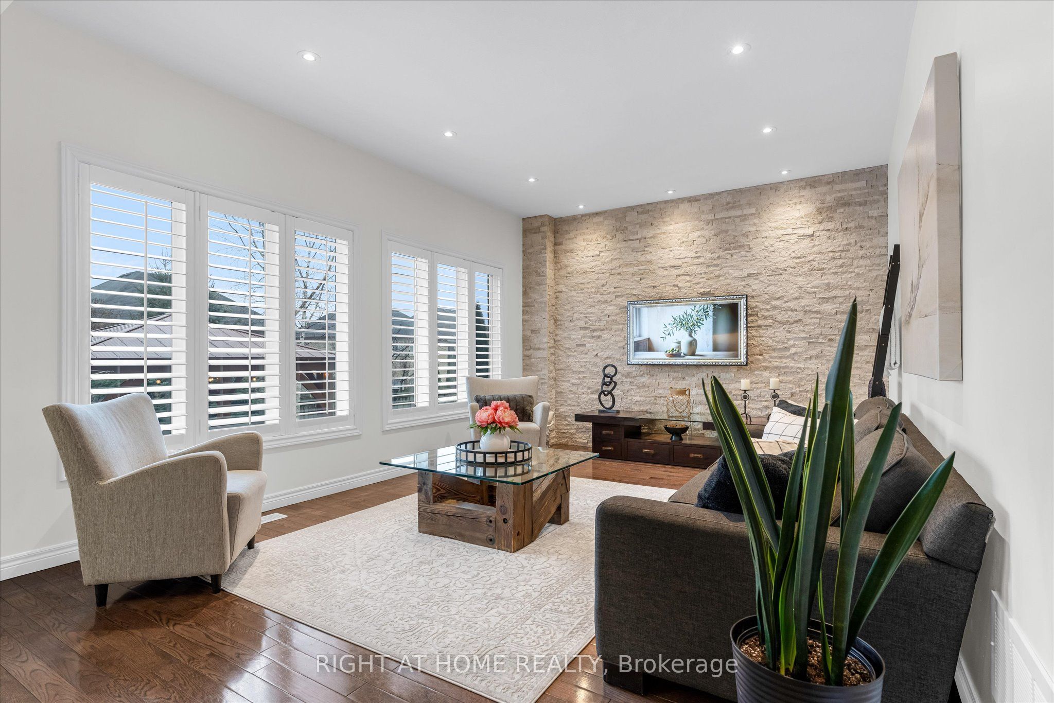 87 Newcombe Road N Property Photo 8