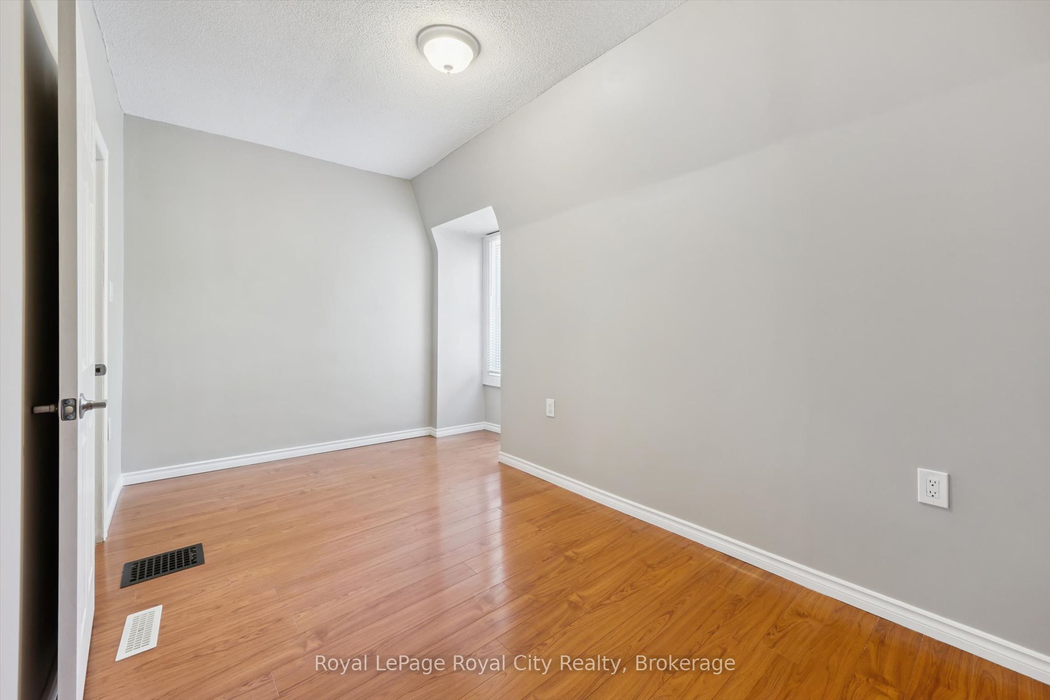 90 Neeve Street Property Photo 24