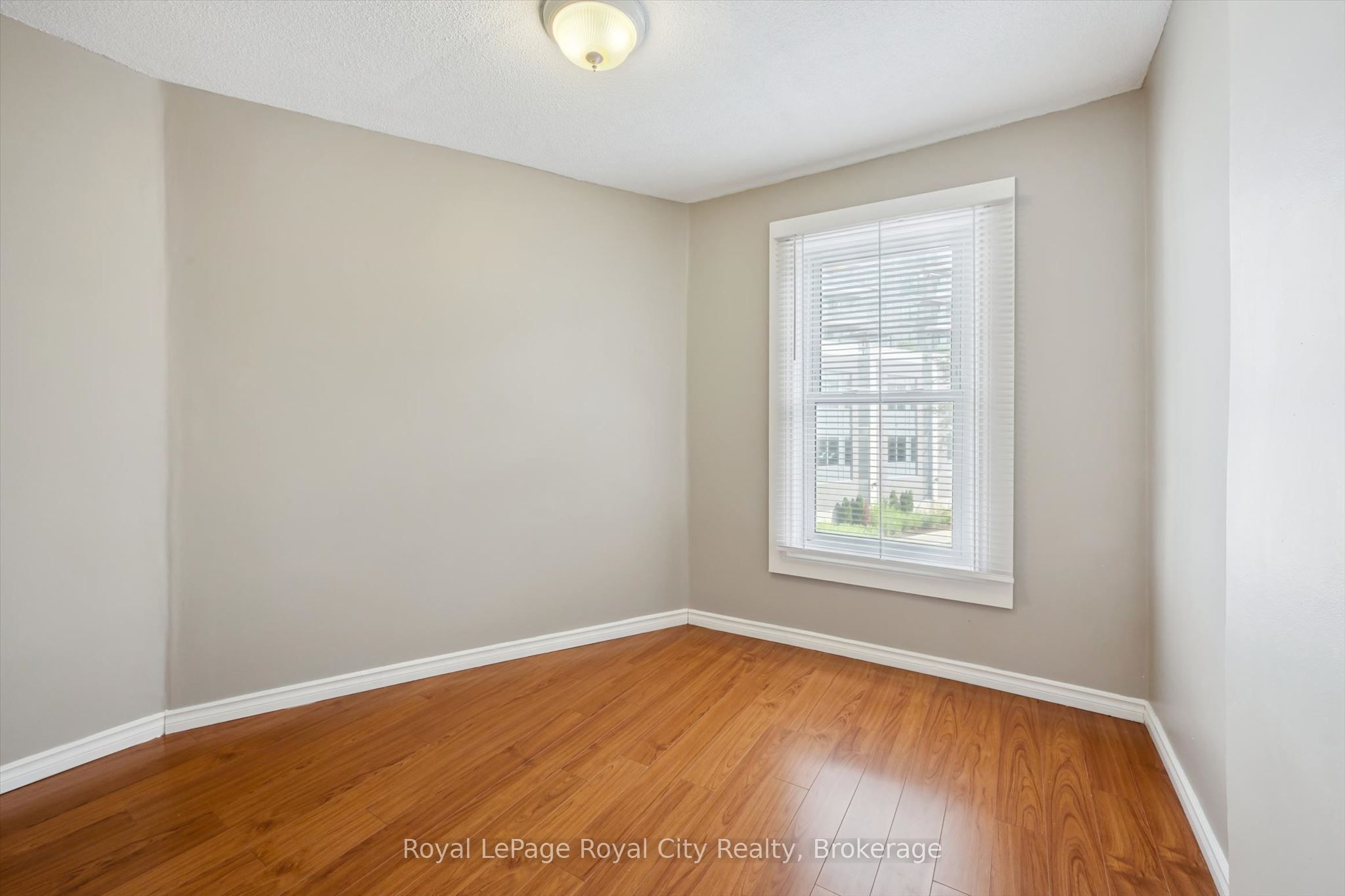 90 Neeve Street Property Photo 33