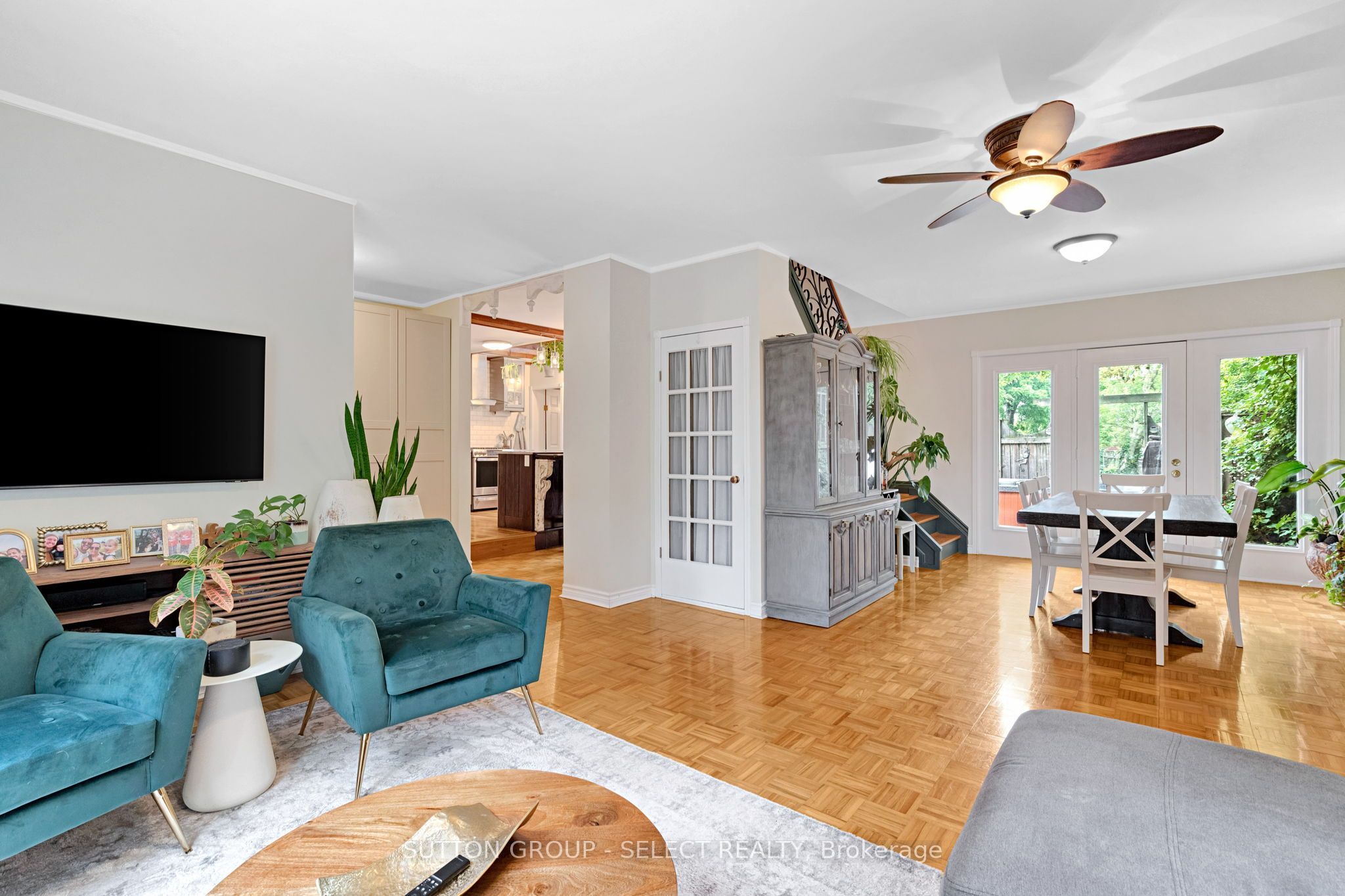 1129 Sunningdale Road E Property Photo 8