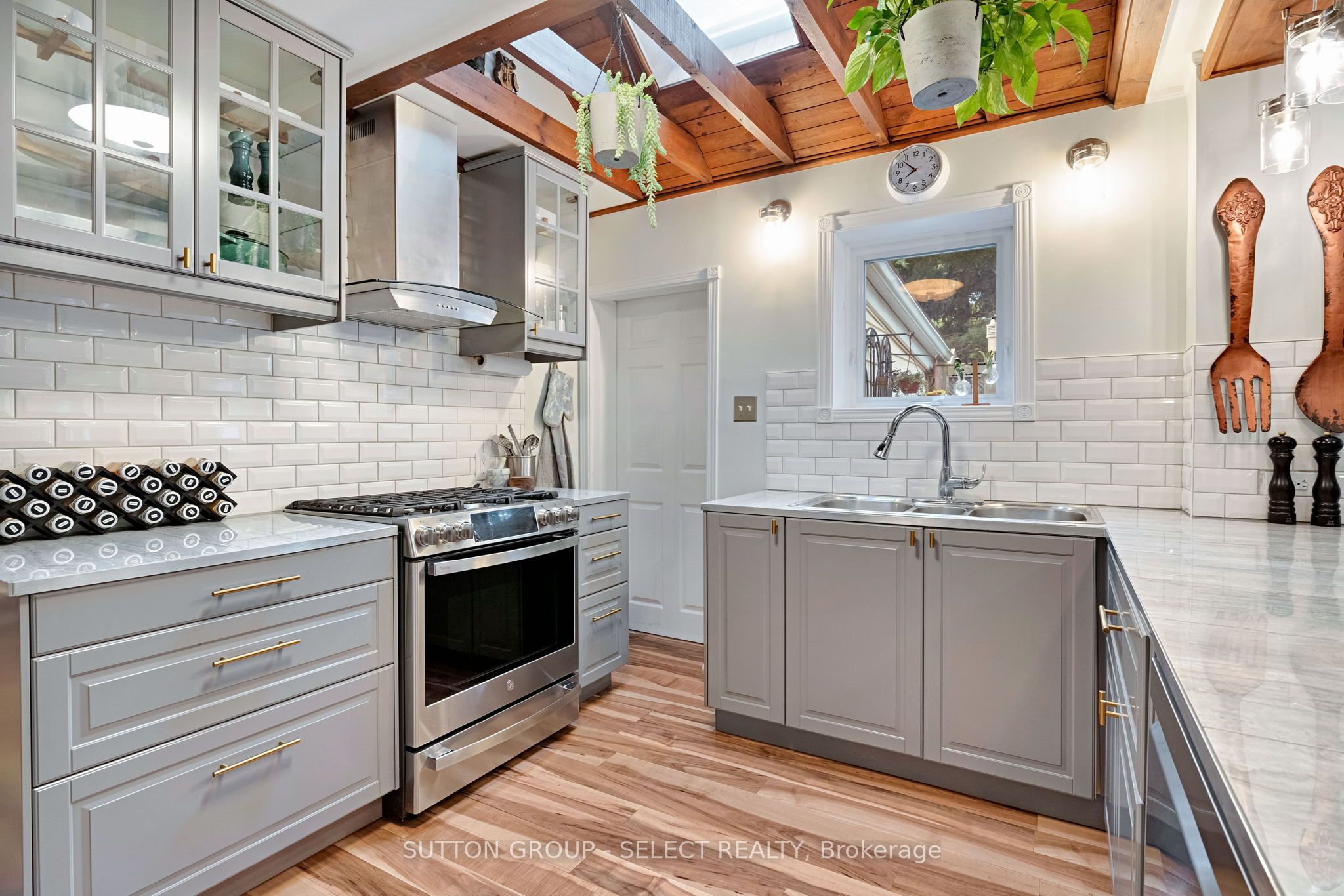 1129 Sunningdale Road E Property Photo 13